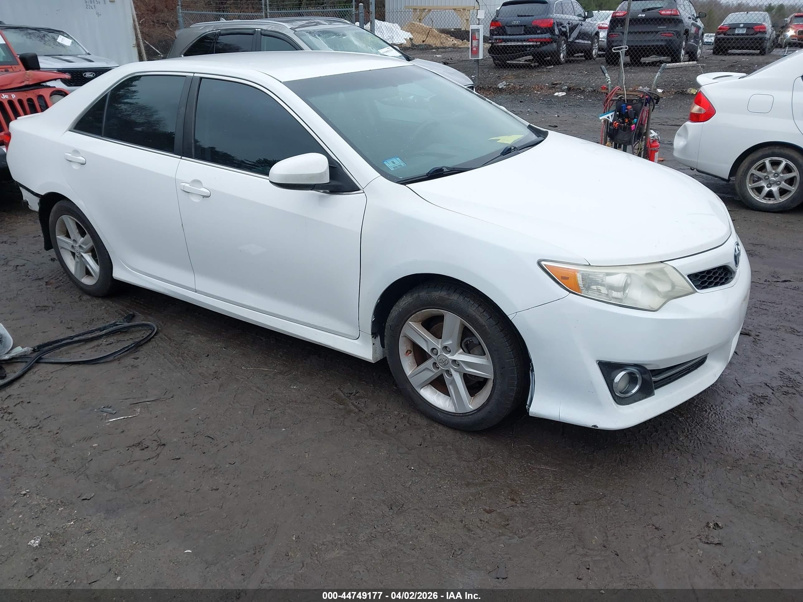 2014 Toyota Camry Se White vin: 4T1BF1FK7EU443554