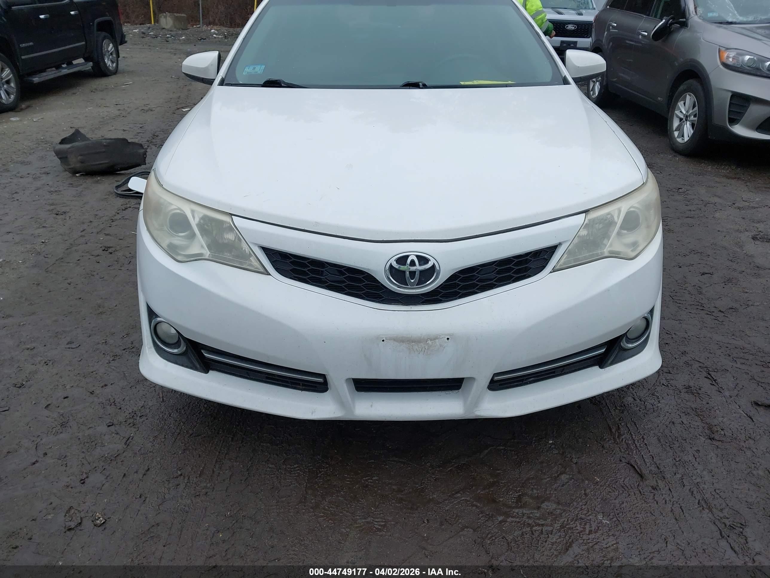 2014 Toyota Camry Se White vin: 4T1BF1FK7EU443554