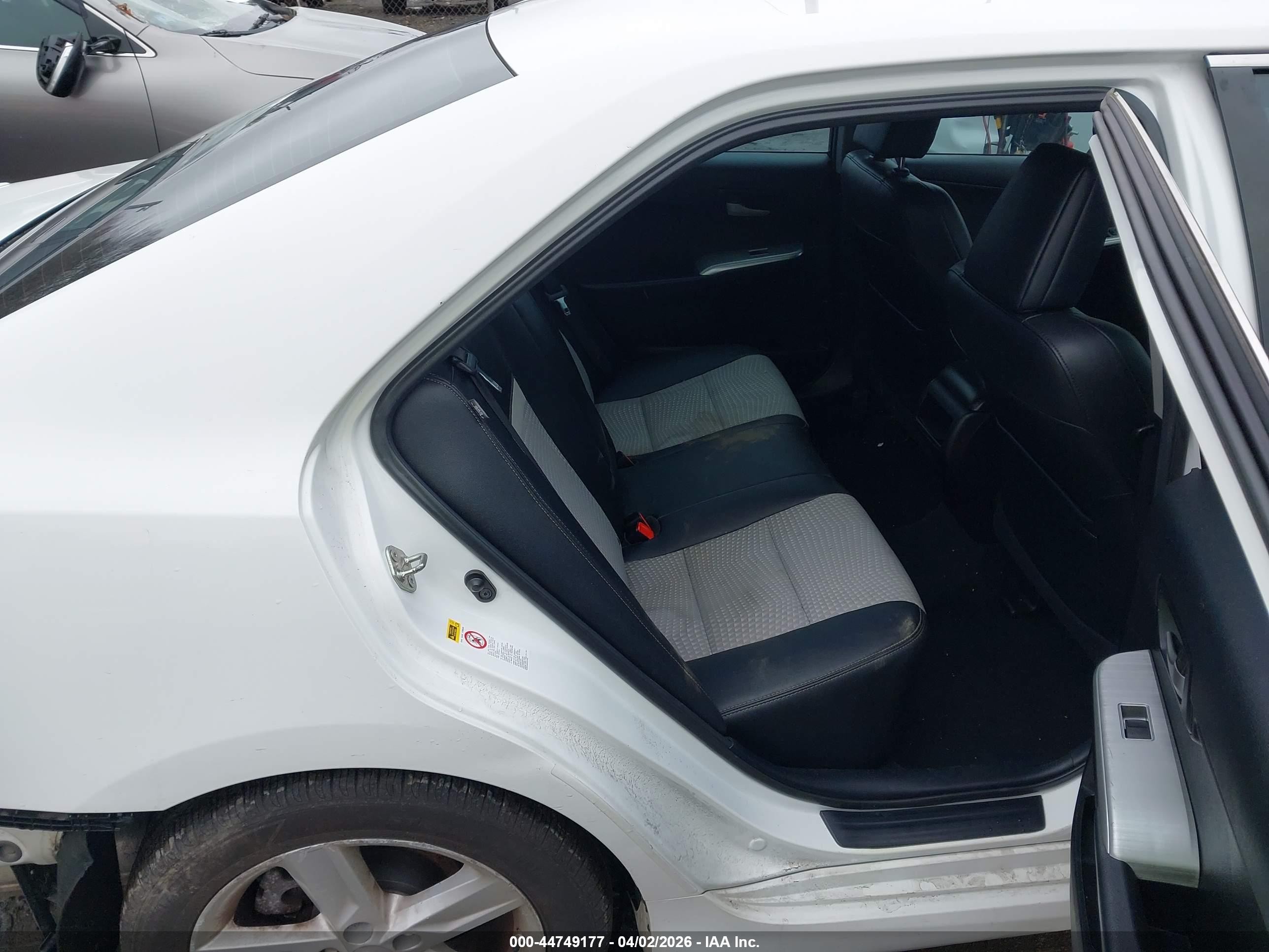 2014 Toyota Camry Se White vin: 4T1BF1FK7EU443554