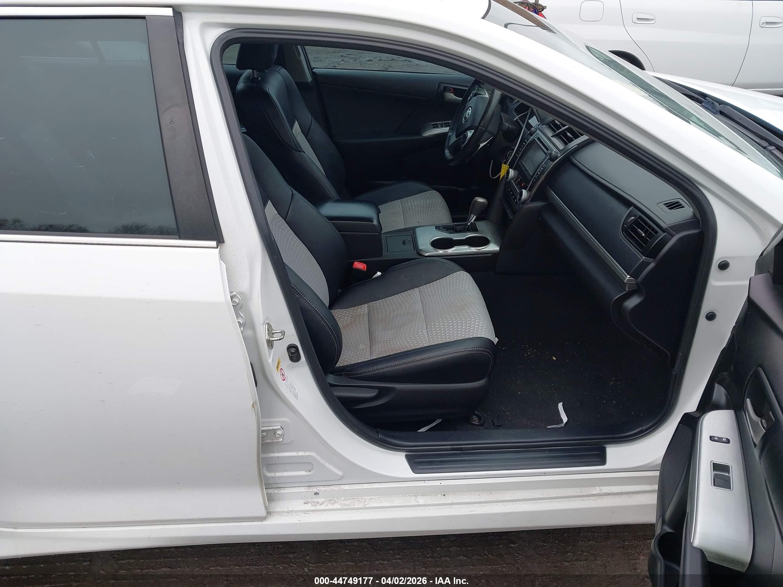 2014 Toyota Camry Se White vin: 4T1BF1FK7EU443554