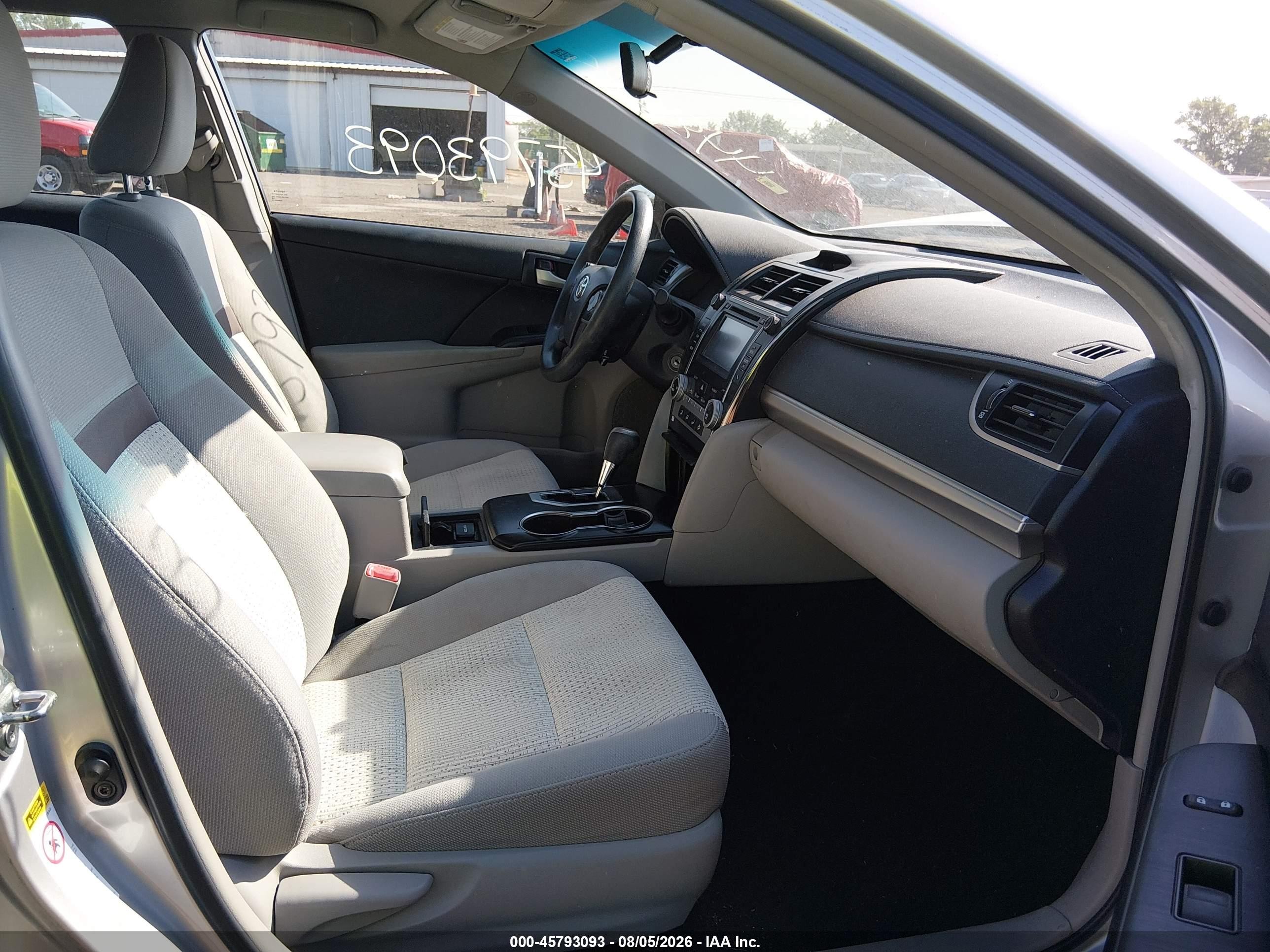 2014 Toyota Camry Le Silver vin: 4T1BF1FK7EU448625