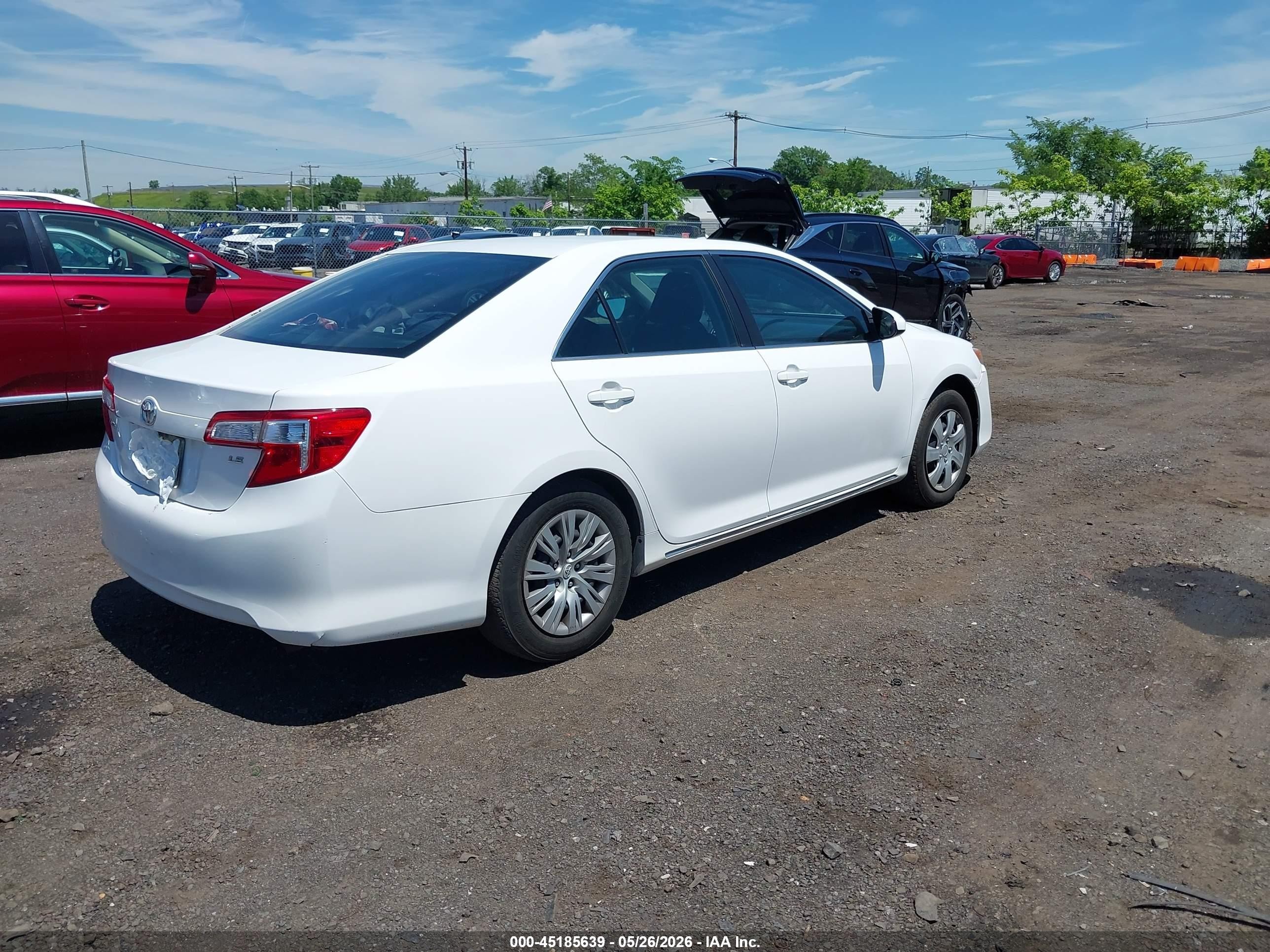 2014 Toyota Camry Le White vin: 4T1BF1FK7EU465151