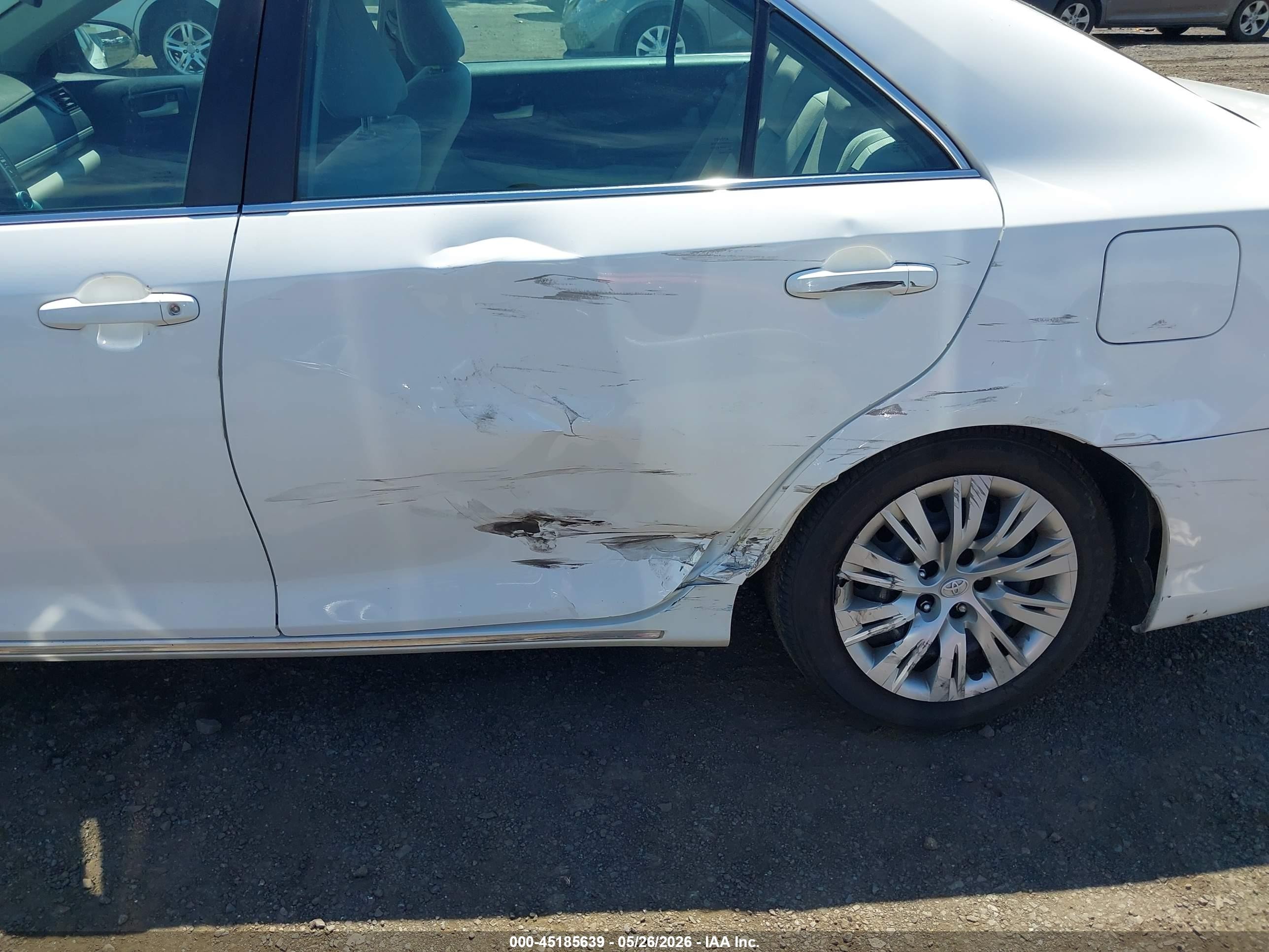 2014 Toyota Camry Le White vin: 4T1BF1FK7EU465151