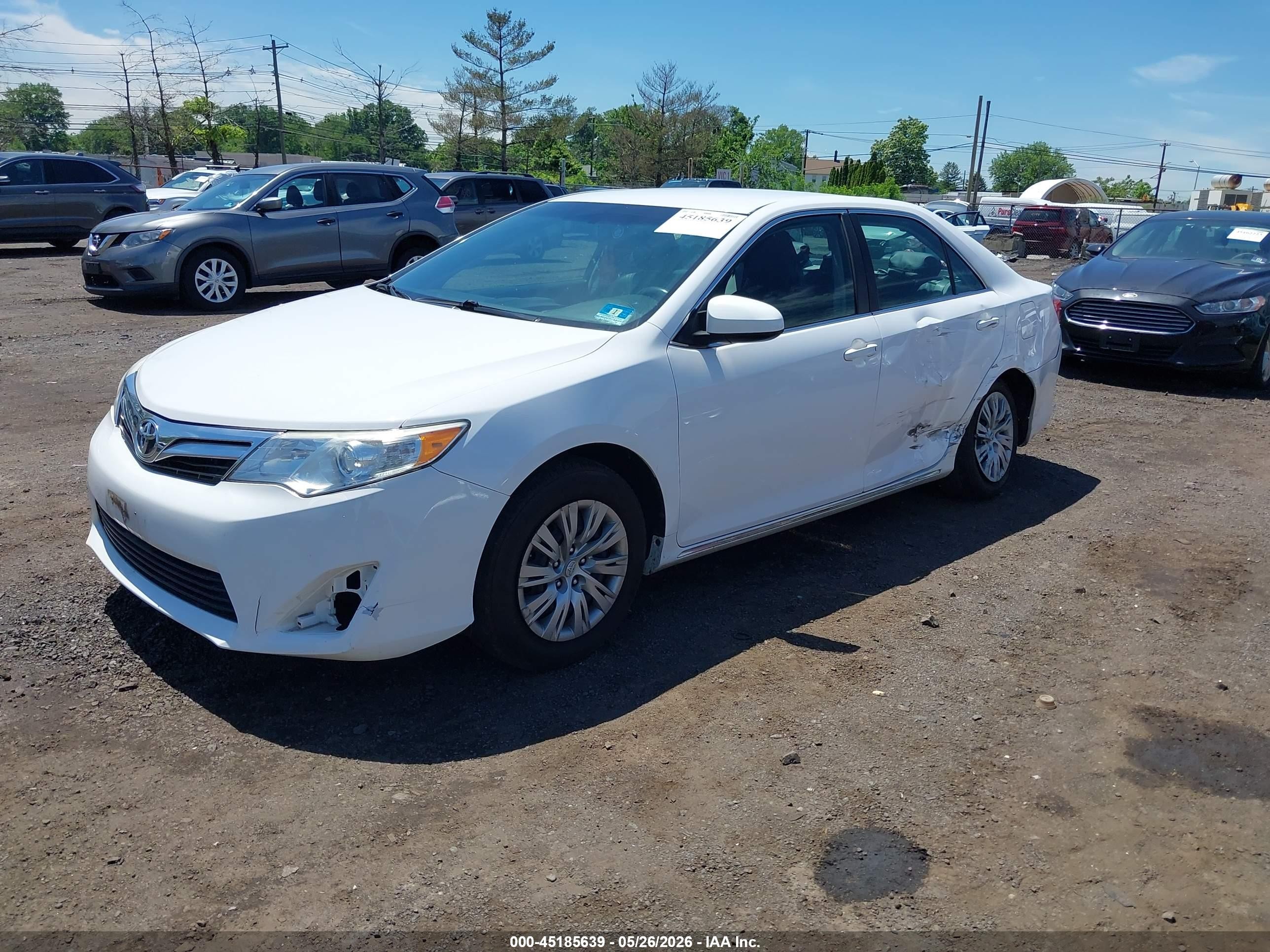 2014 Toyota Camry Le White vin: 4T1BF1FK7EU465151