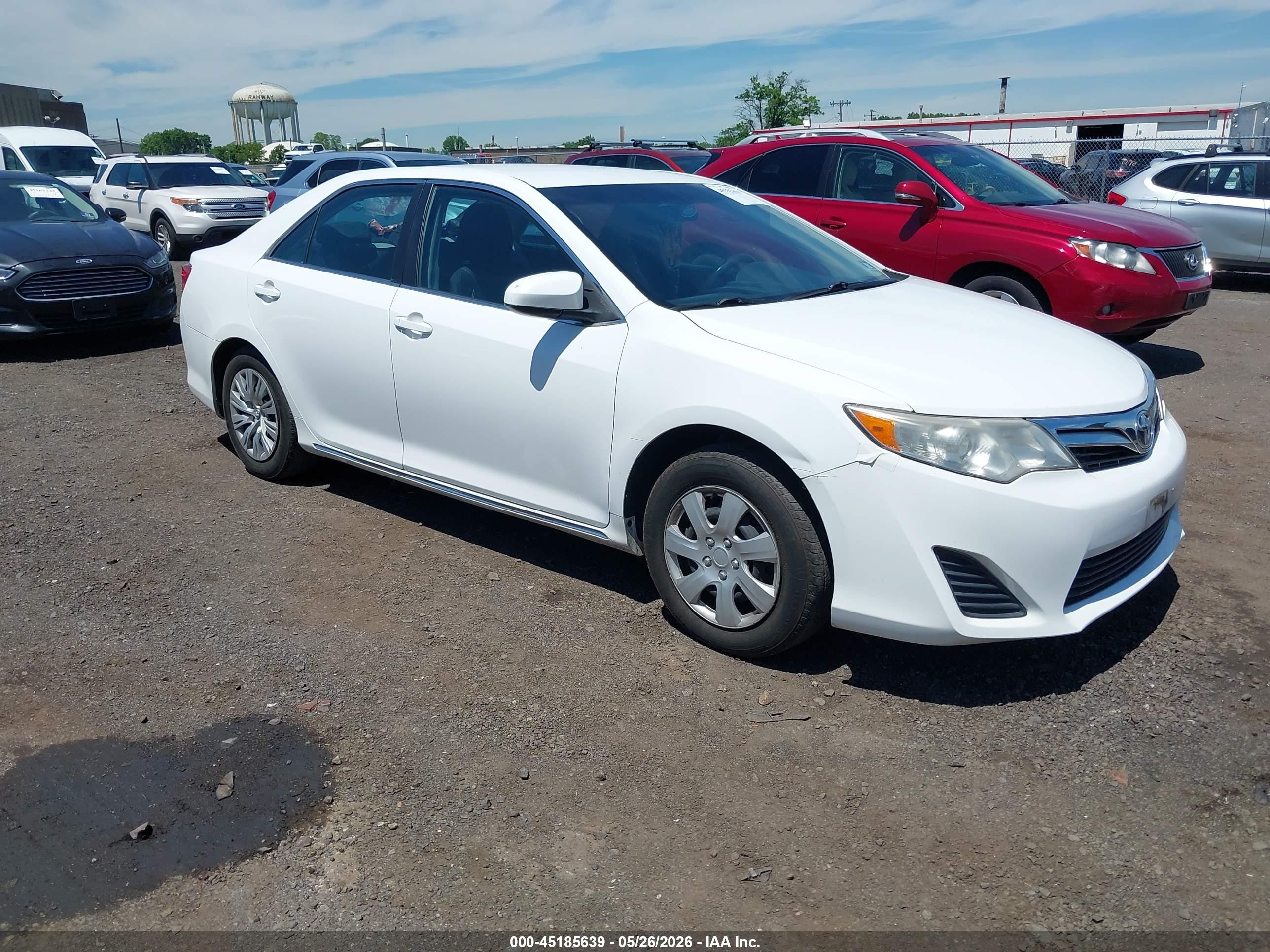 2014 Toyota Camry Le White vin: 4T1BF1FK7EU465151