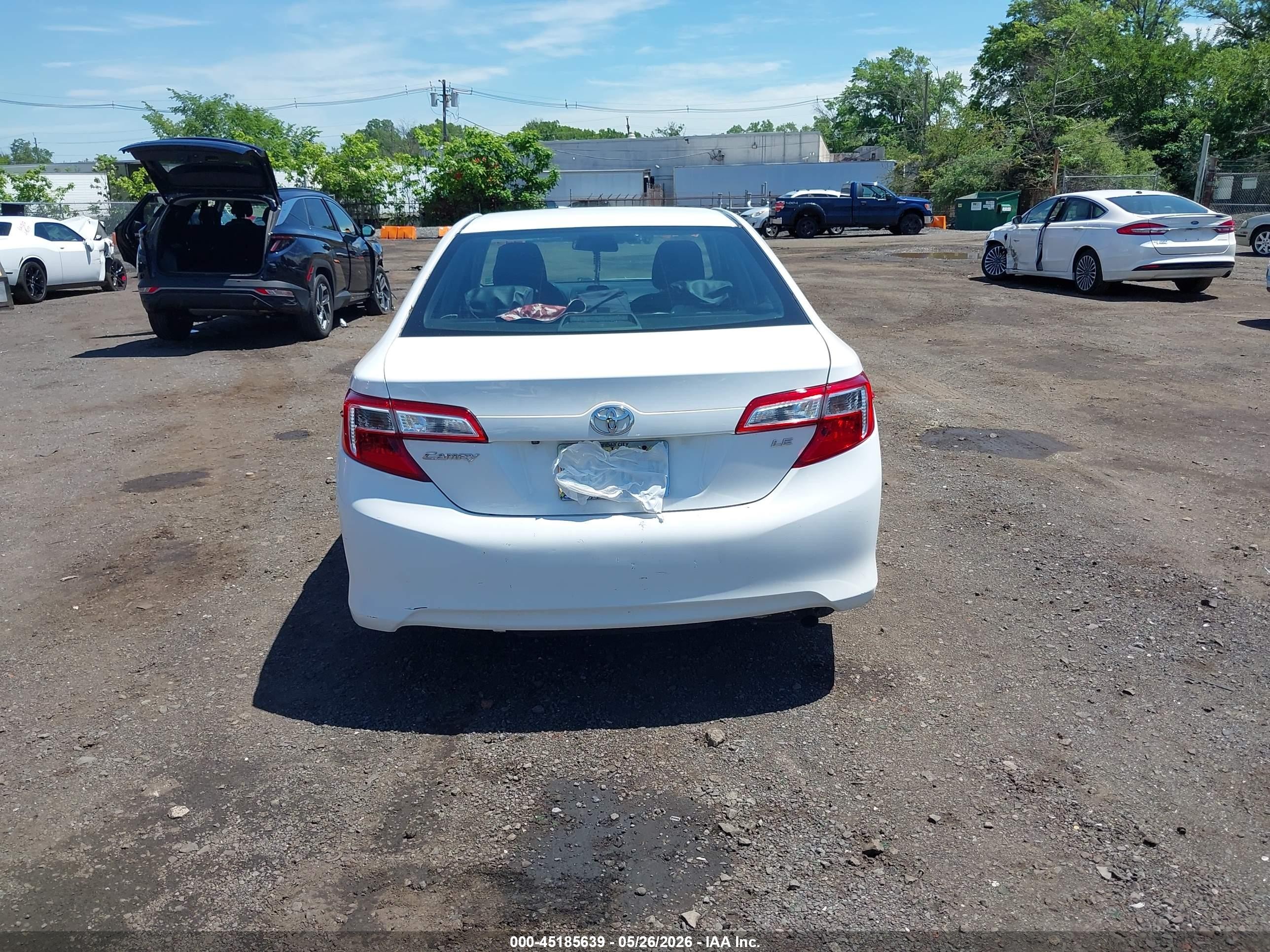 2014 Toyota Camry Le White vin: 4T1BF1FK7EU465151