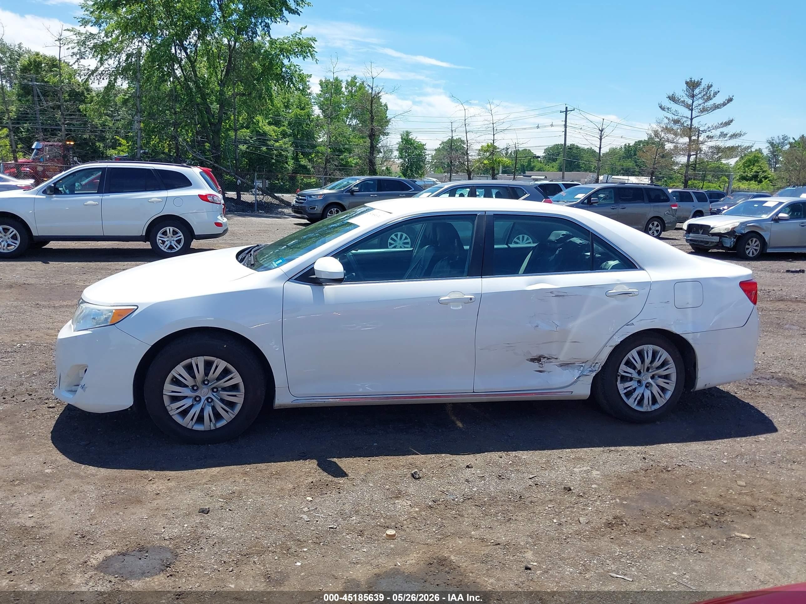 2014 Toyota Camry Le White vin: 4T1BF1FK7EU465151