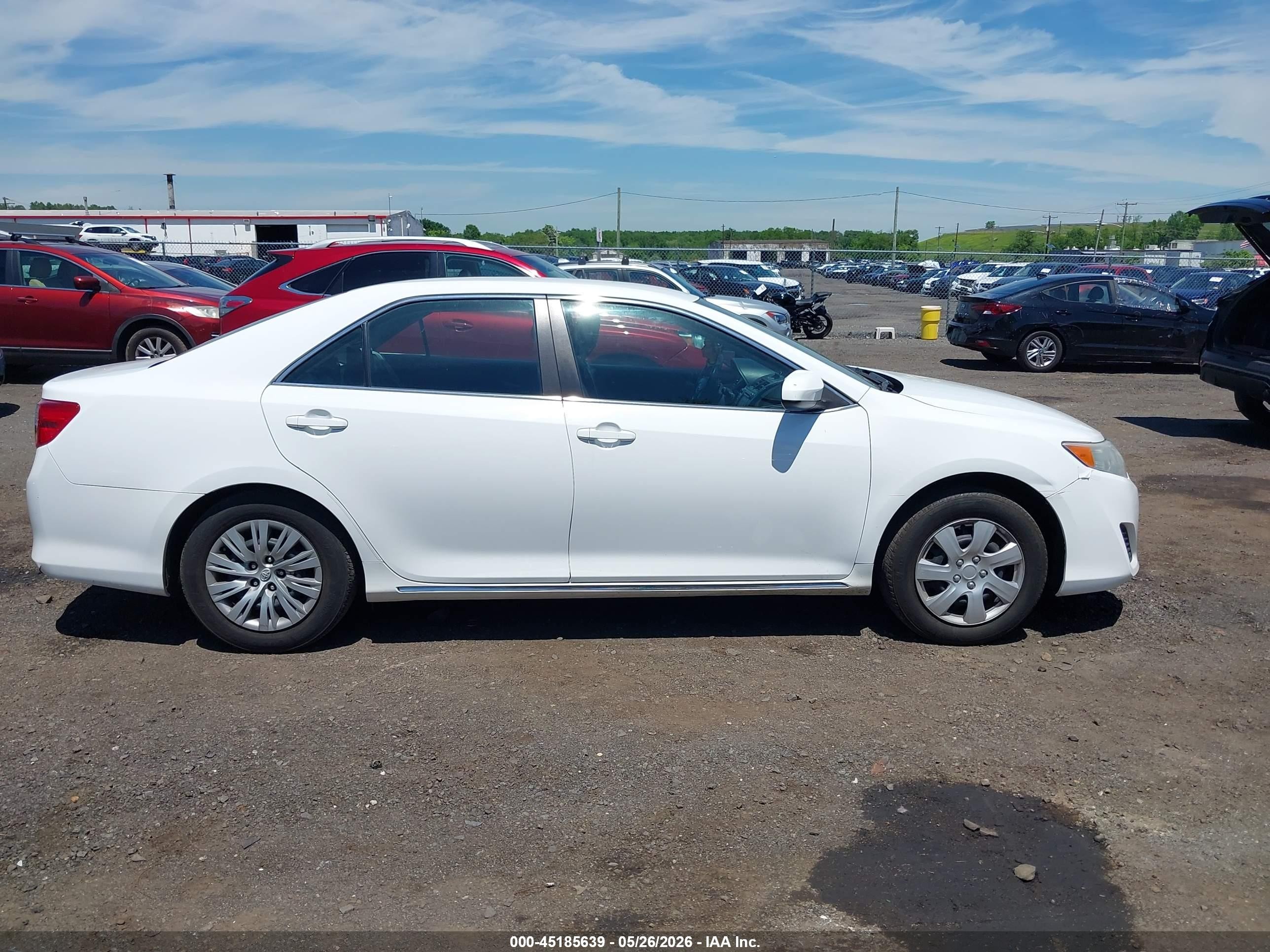 2014 Toyota Camry Le White vin: 4T1BF1FK7EU465151