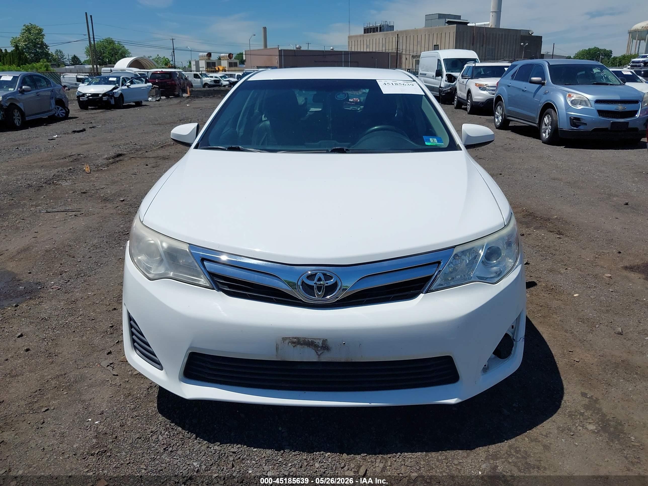 2014 Toyota Camry Le White vin: 4T1BF1FK7EU465151