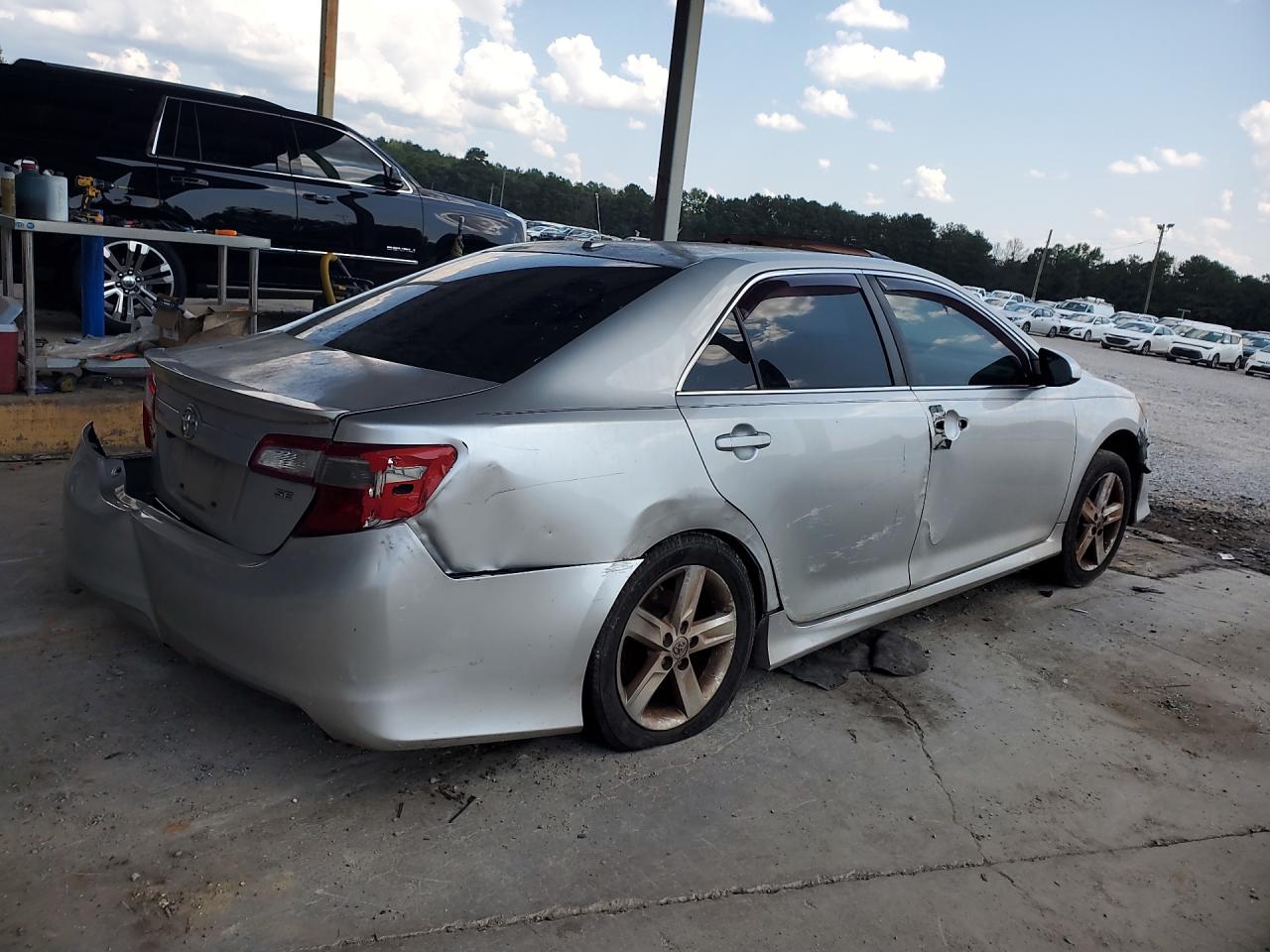 2014 Toyota Camry Se Серебряный vin: 4T1BF1FK7EU740405 Damage: Right Tail Light, Broken, Replacement Required