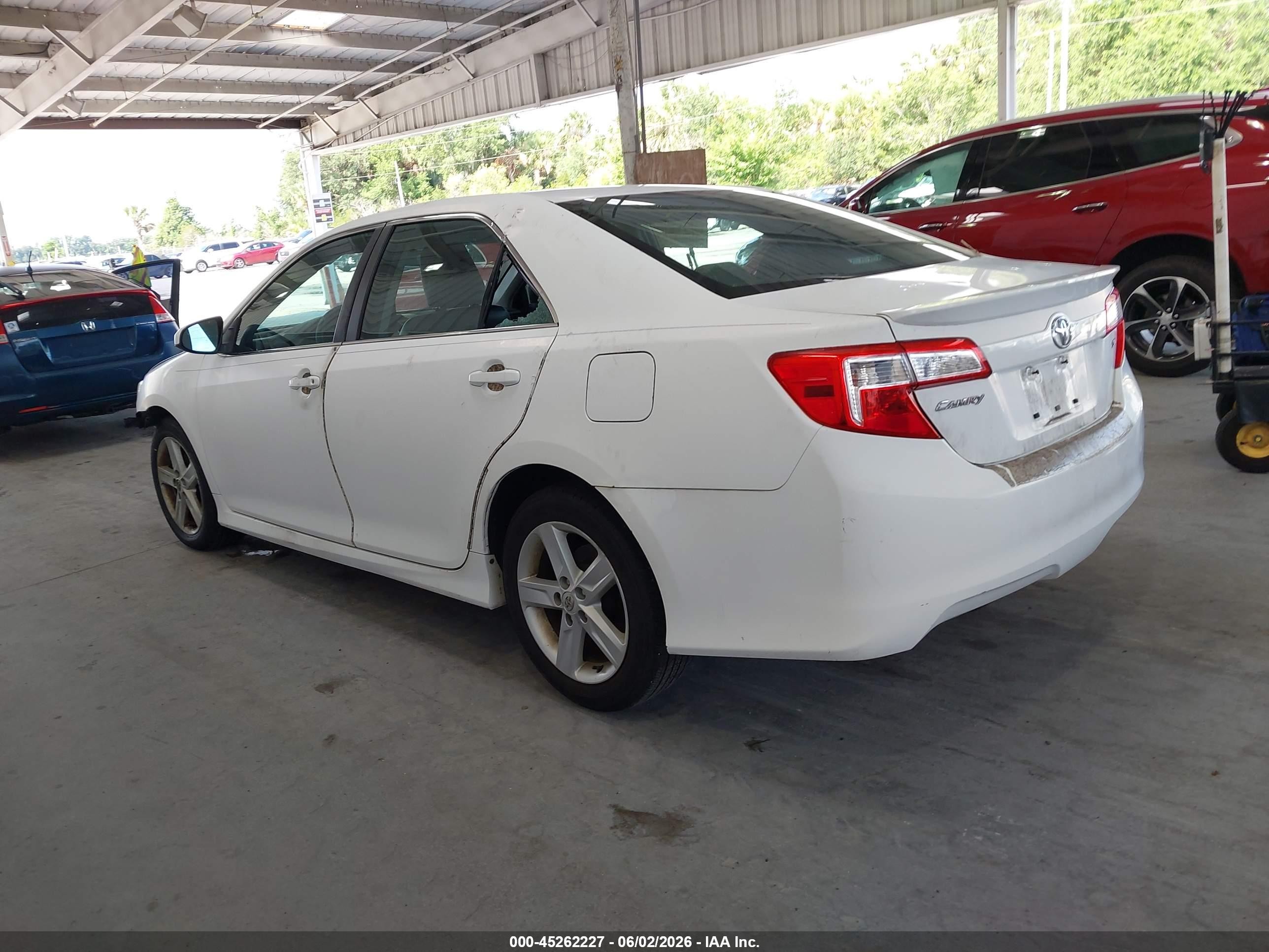 2014 Toyota Camry Se White vin: 4T1BF1FK7EU743871