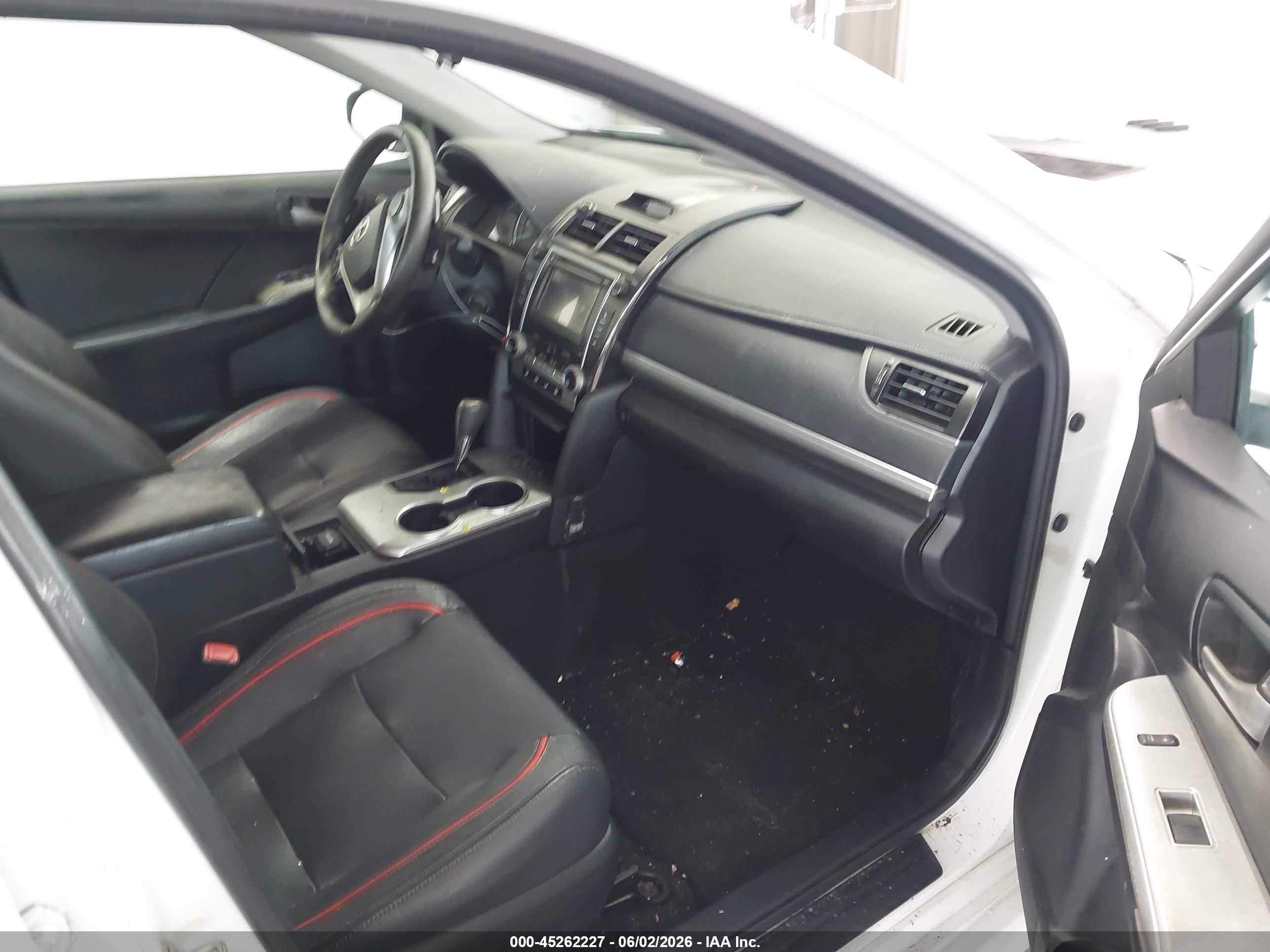 2014 Toyota Camry Se White vin: 4T1BF1FK7EU743871