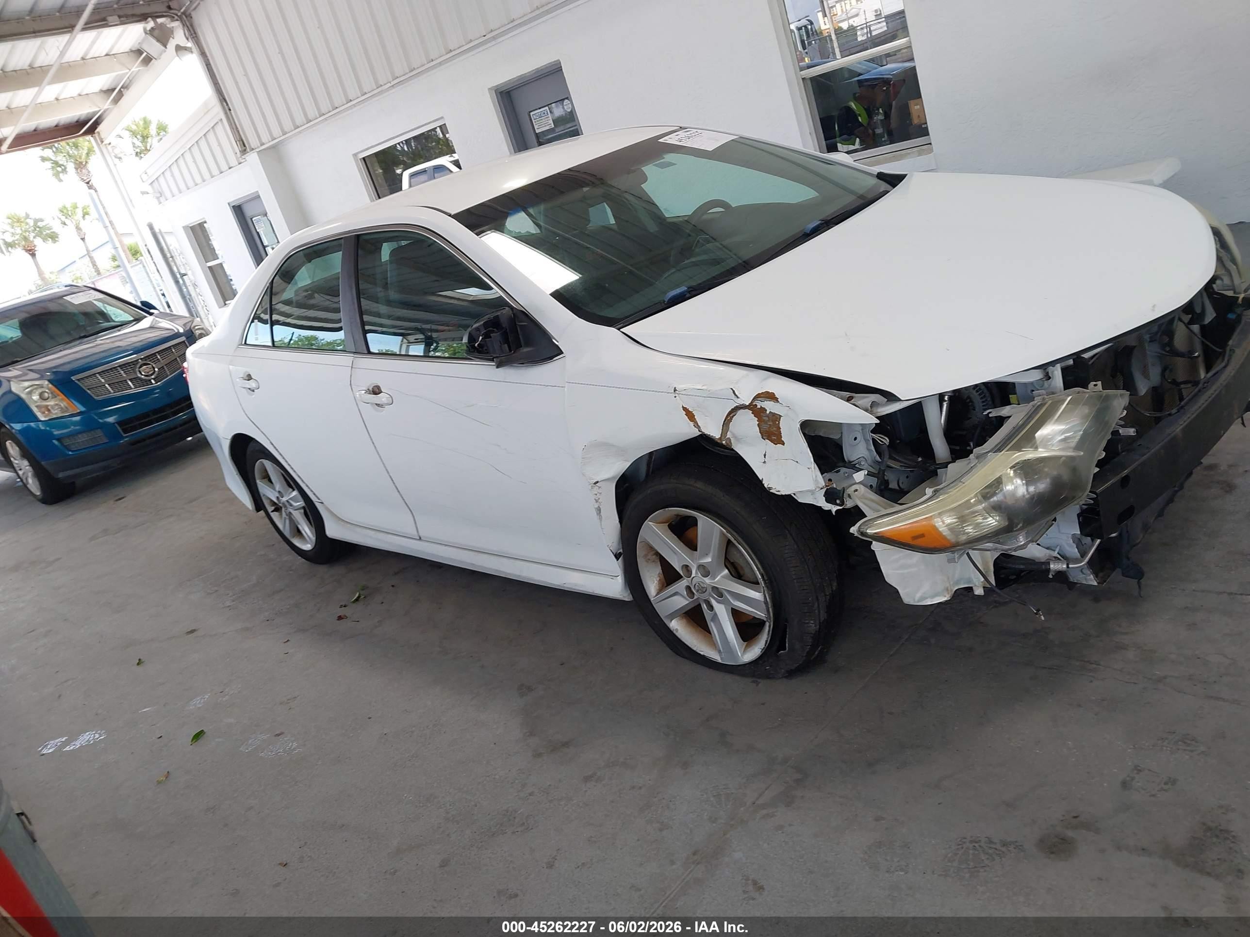 2014 Toyota Camry Se White vin: 4T1BF1FK7EU743871