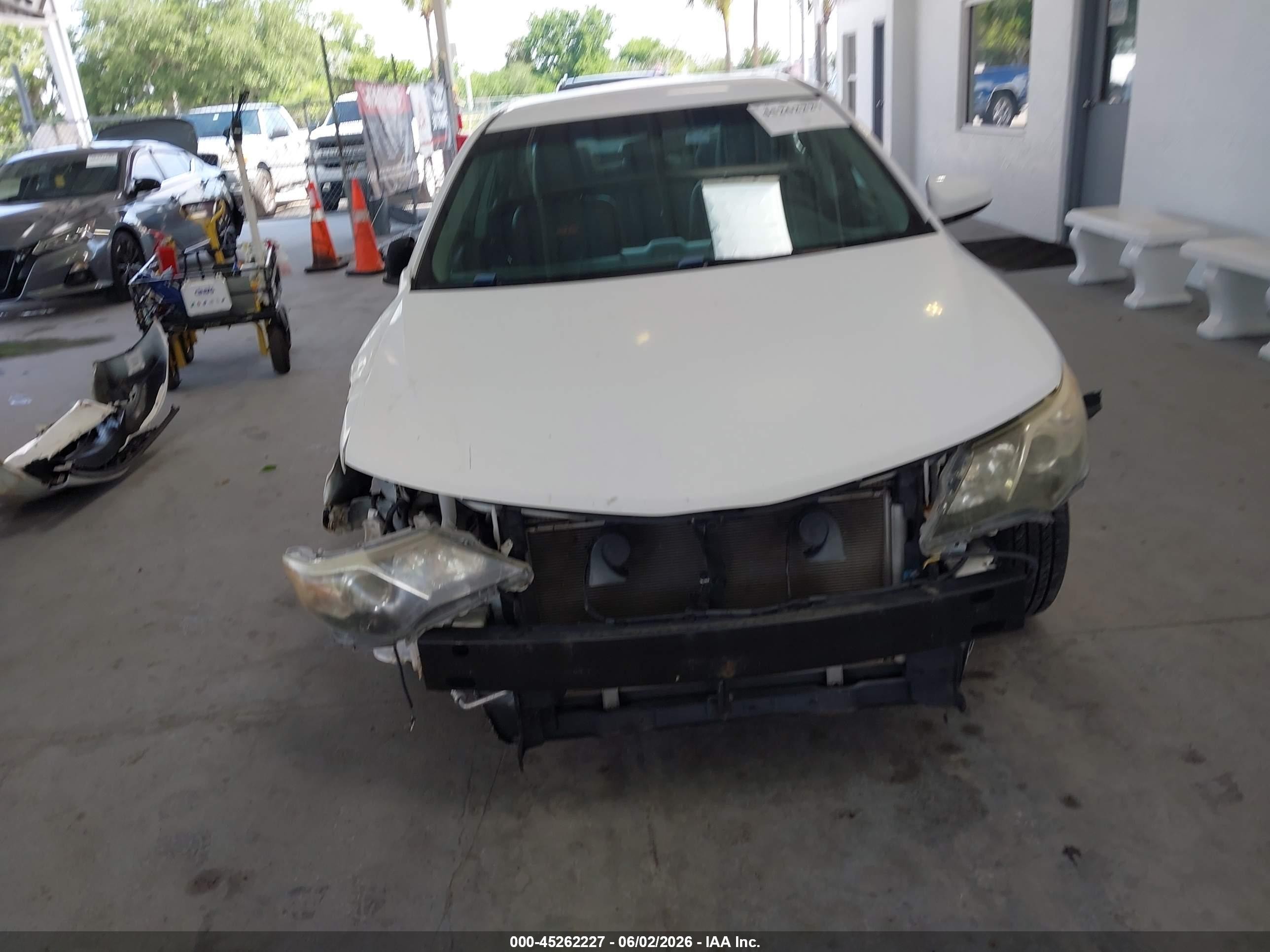 2014 Toyota Camry Se White vin: 4T1BF1FK7EU743871