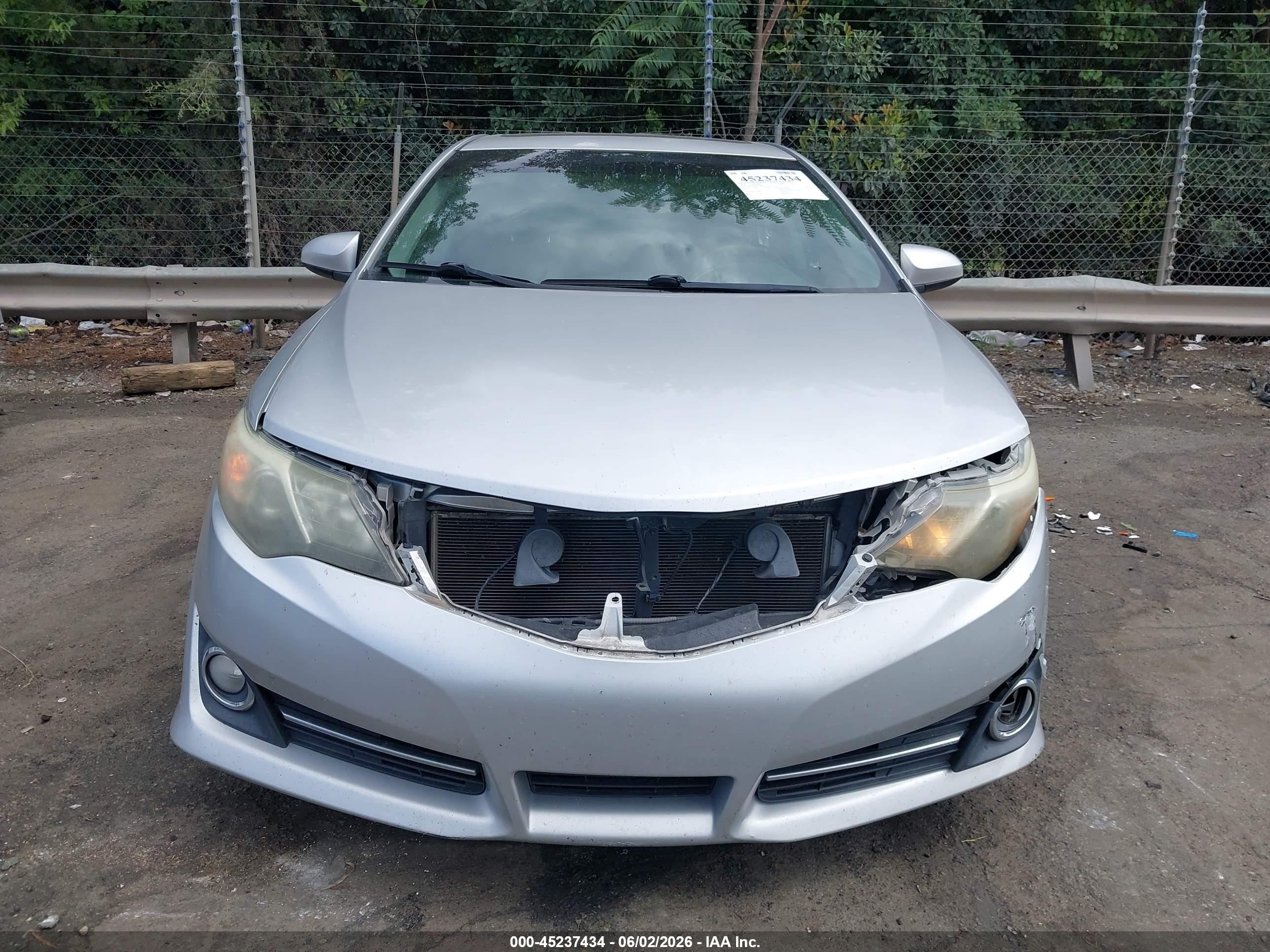 2014 Toyota Camry Se Silver vin: 4T1BF1FK7EU775056