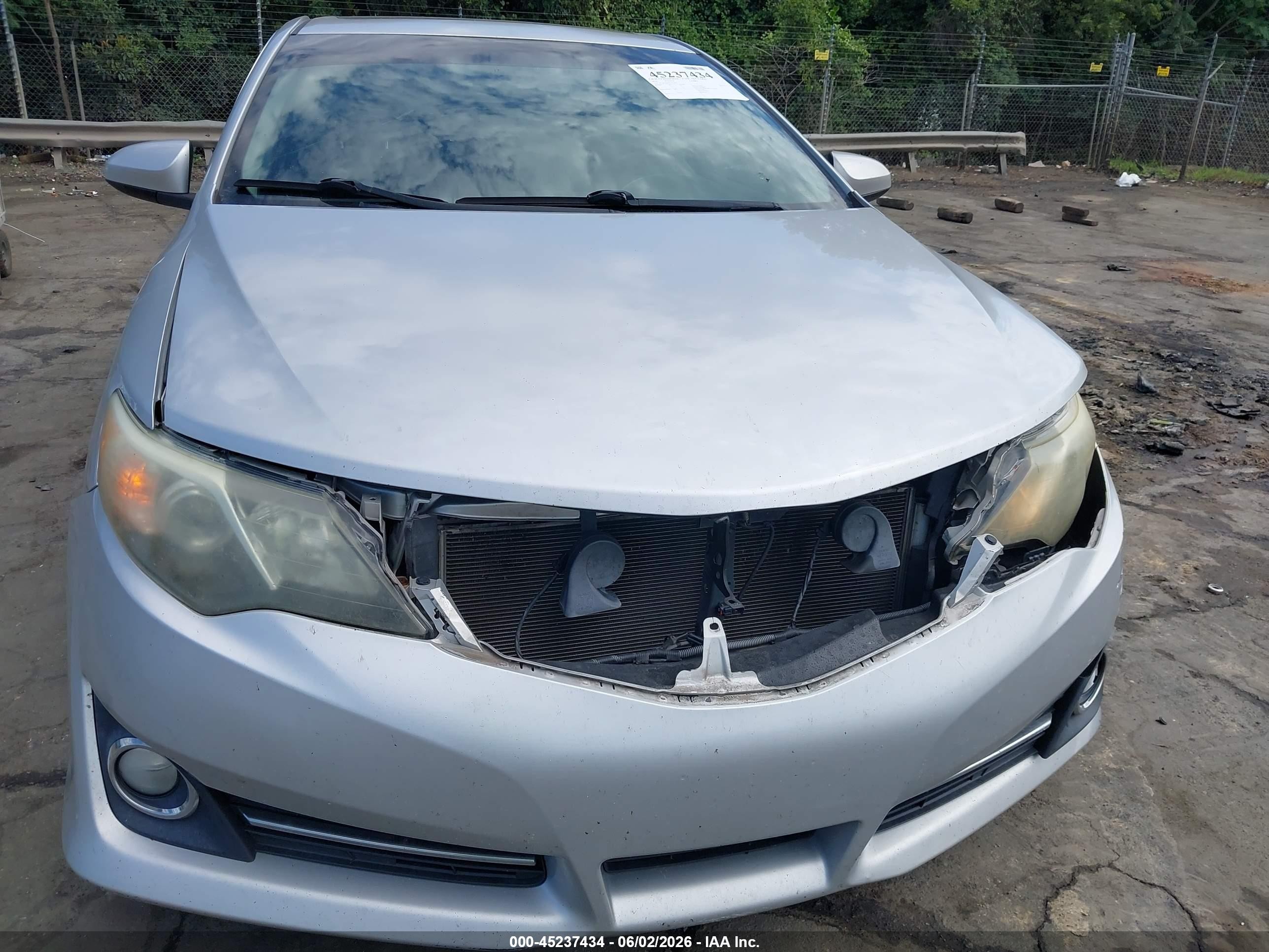 2014 Toyota Camry Se Silver vin: 4T1BF1FK7EU775056