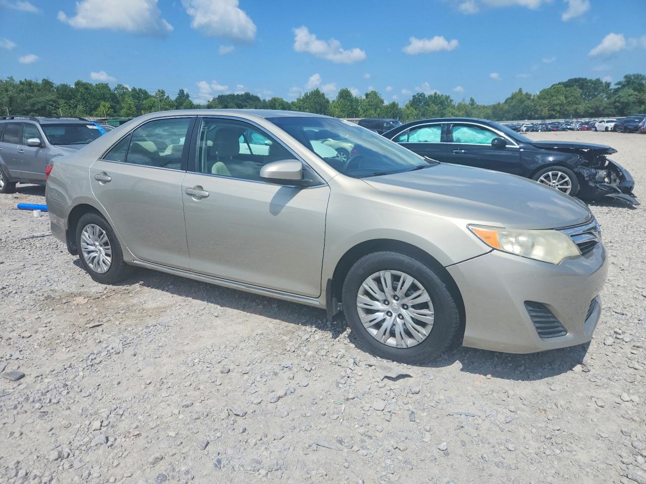 2014 Toyota Camry Le Gold vin: 4T1BF1FK7EU785361