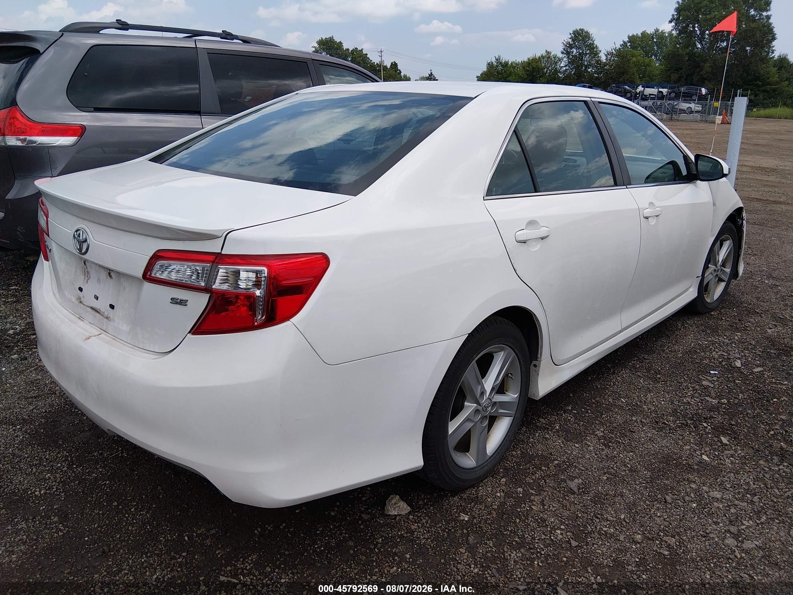 2014 Toyota Camry Se White vin: 4T1BF1FK7EU826054