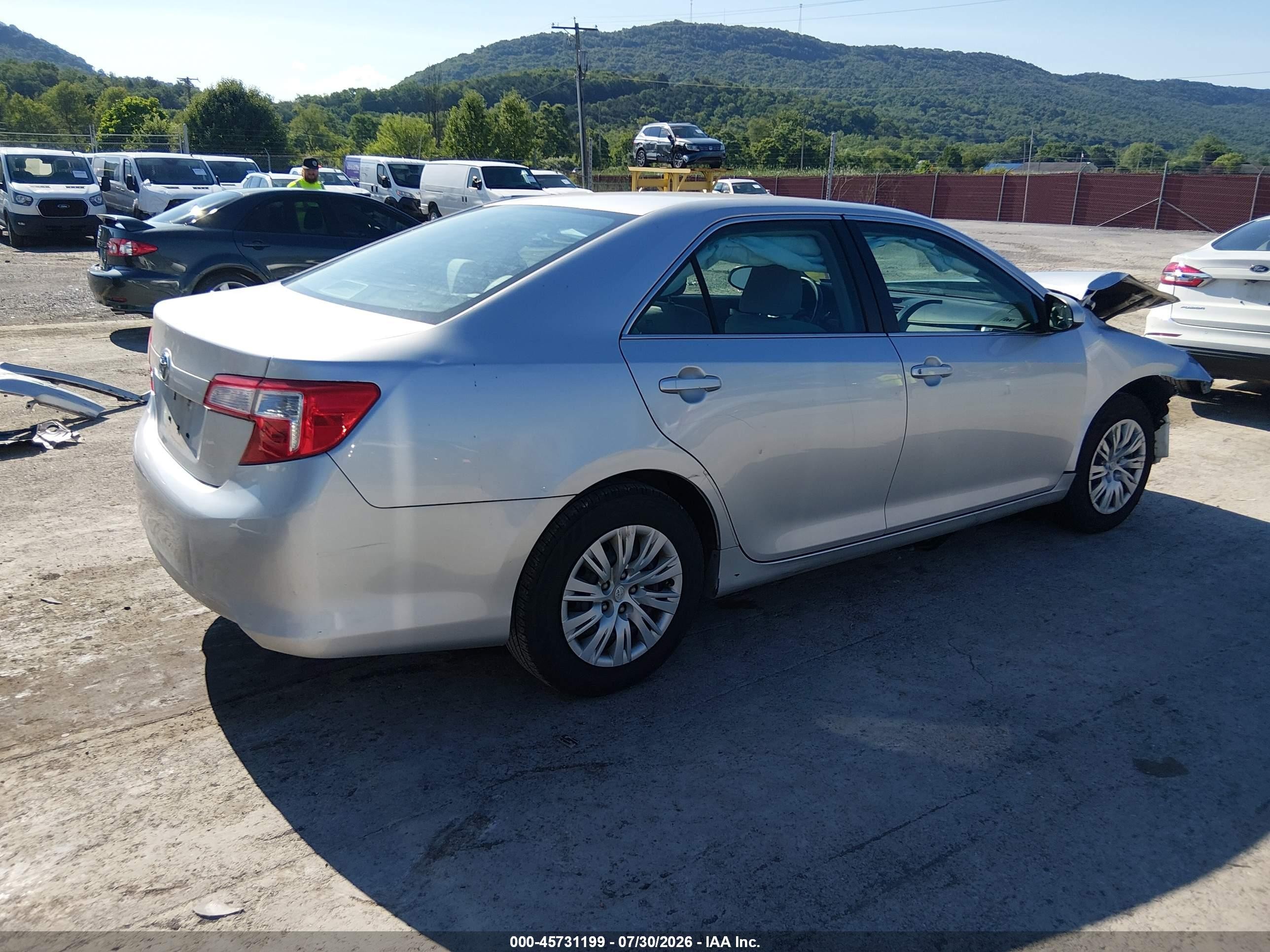 2014 Toyota Camry L Silver vin: 4T1BF1FK7EU857577