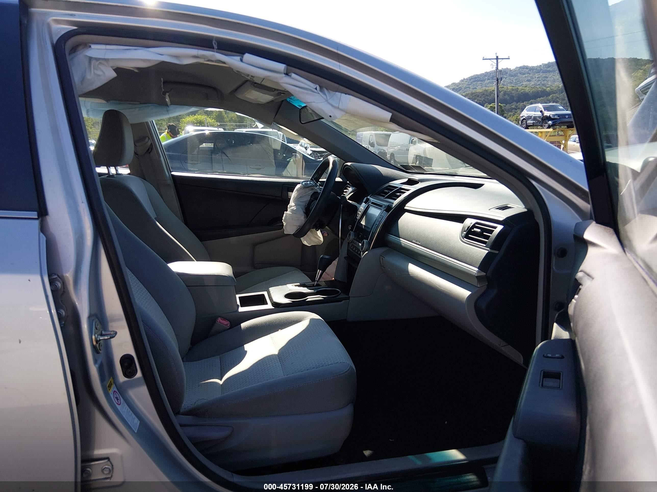 2014 Toyota Camry L Silver vin: 4T1BF1FK7EU857577
