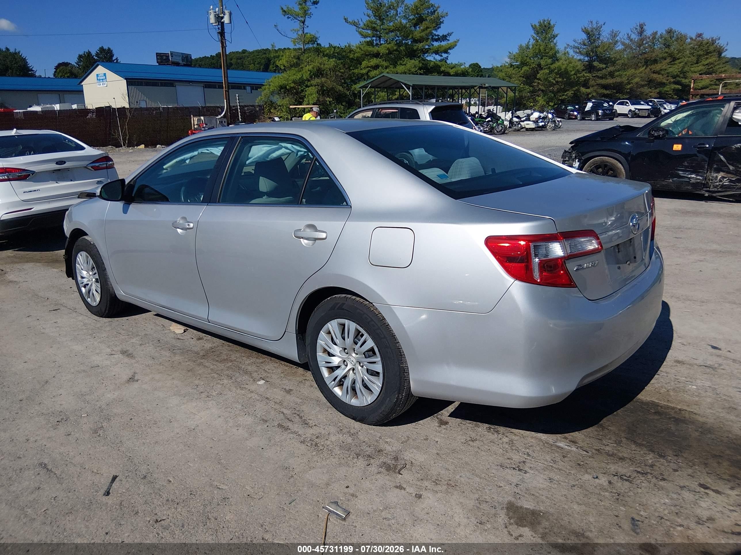 2014 Toyota Camry L Silver vin: 4T1BF1FK7EU857577