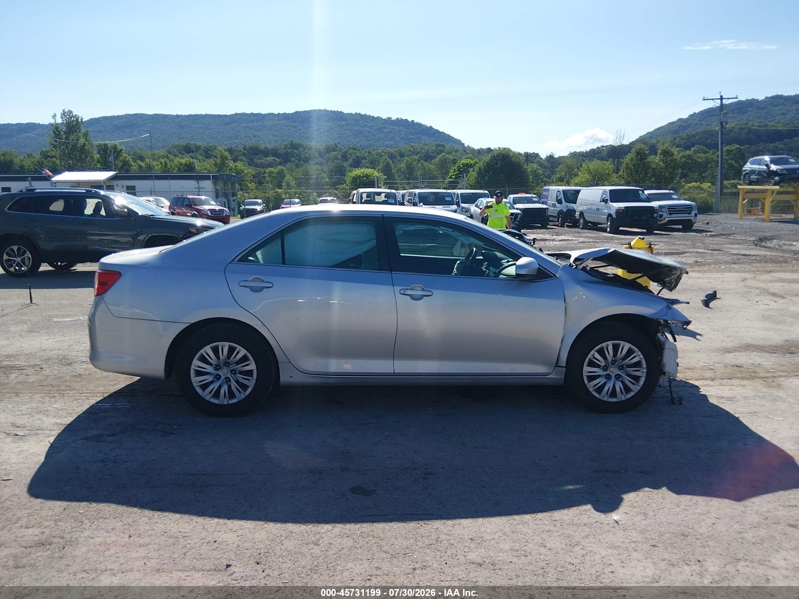 2014 Toyota Camry L Silver vin: 4T1BF1FK7EU857577