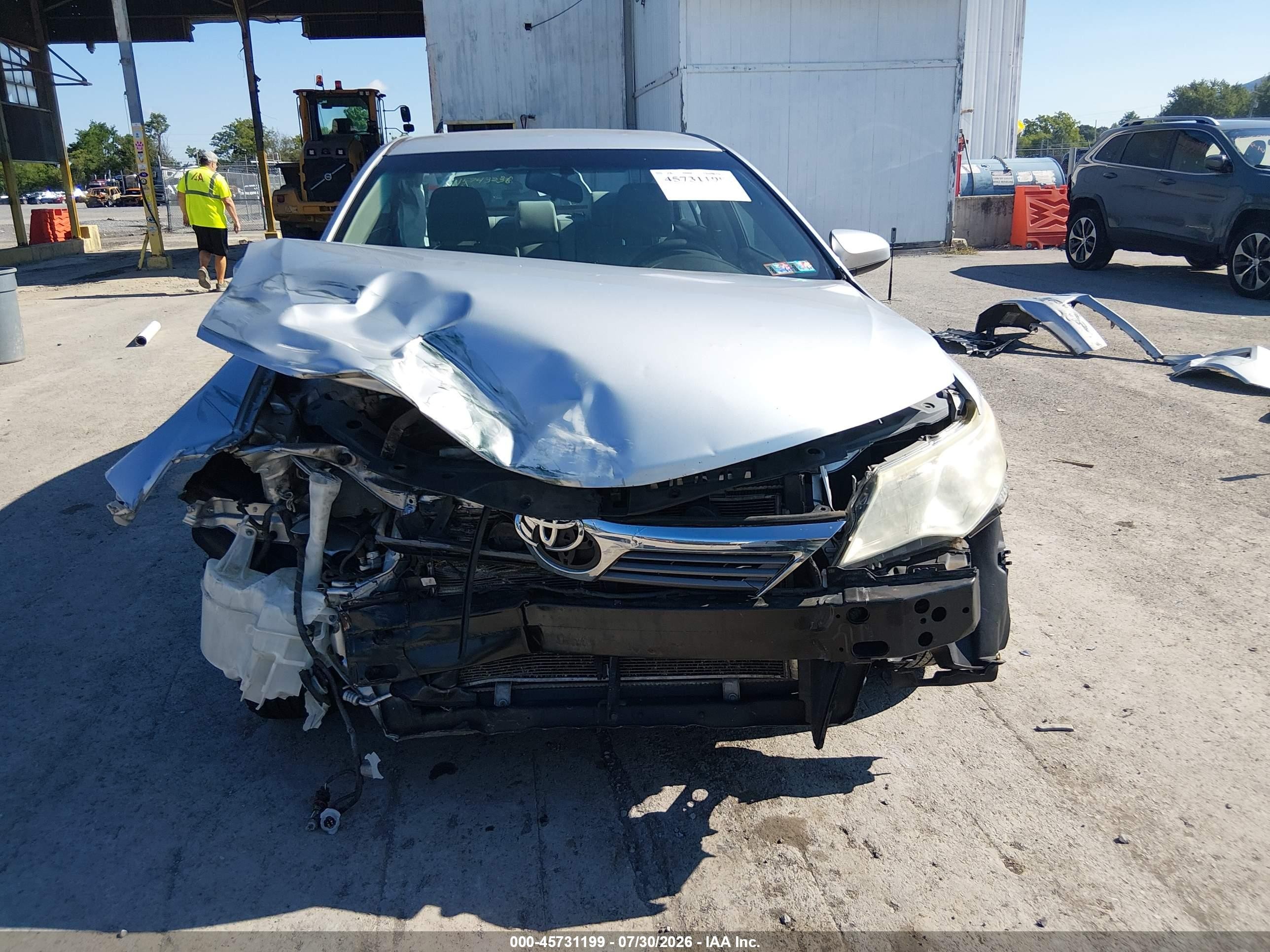2014 Toyota Camry L Silver vin: 4T1BF1FK7EU857577