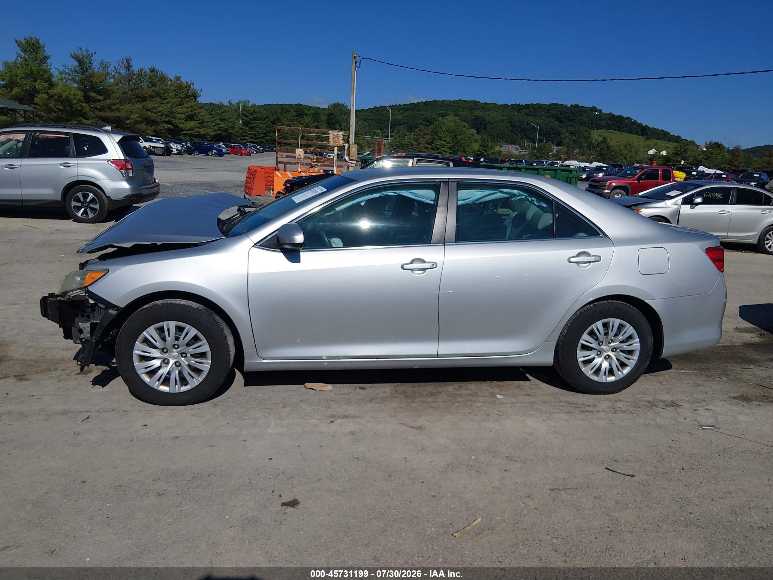 2014 Toyota Camry L Silver vin: 4T1BF1FK7EU857577