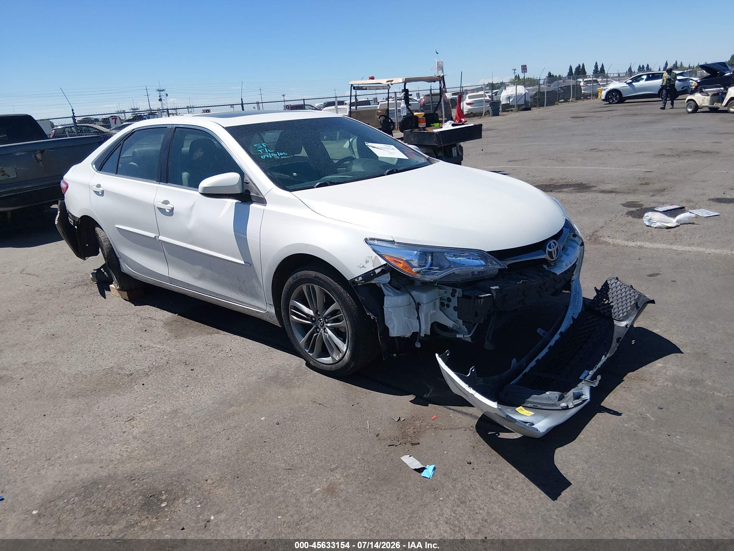 2015 Toyota Camry Se White vin: 4T1BF1FK7FU008325