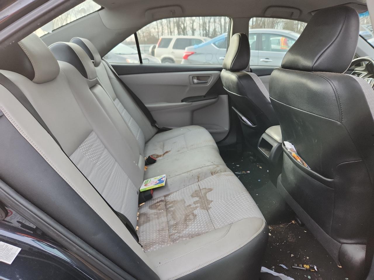2015 Toyota Camry Le Черный vin: 4T1BF1FK7FU010592 Damage: Right Rear Seat, Stained, Permanent