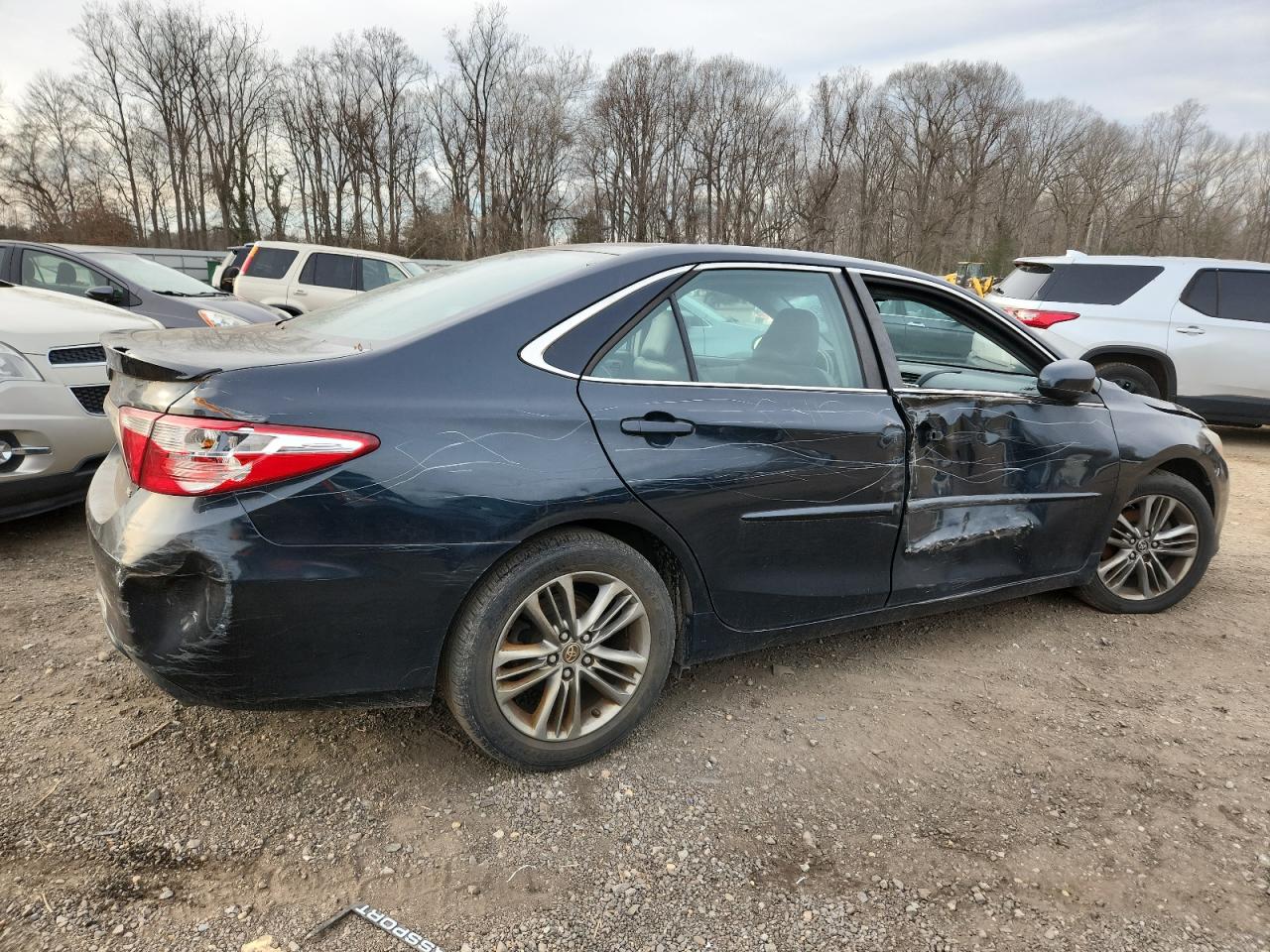 2015 Toyota Camry Le Черный vin: 4T1BF1FK7FU010592 Damage: Right Qtr Panel, Dent(S) W/ Paint Dmg, 2 To 3 Inches