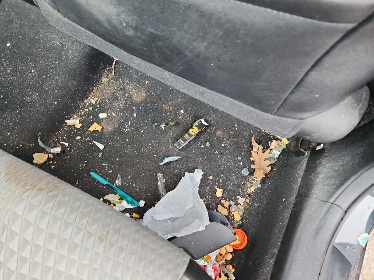 2015 Toyota Camry Le Черный vin: 4T1BF1FK7FU010592 Damage: Right Rear Carpet, Stained, Permanent