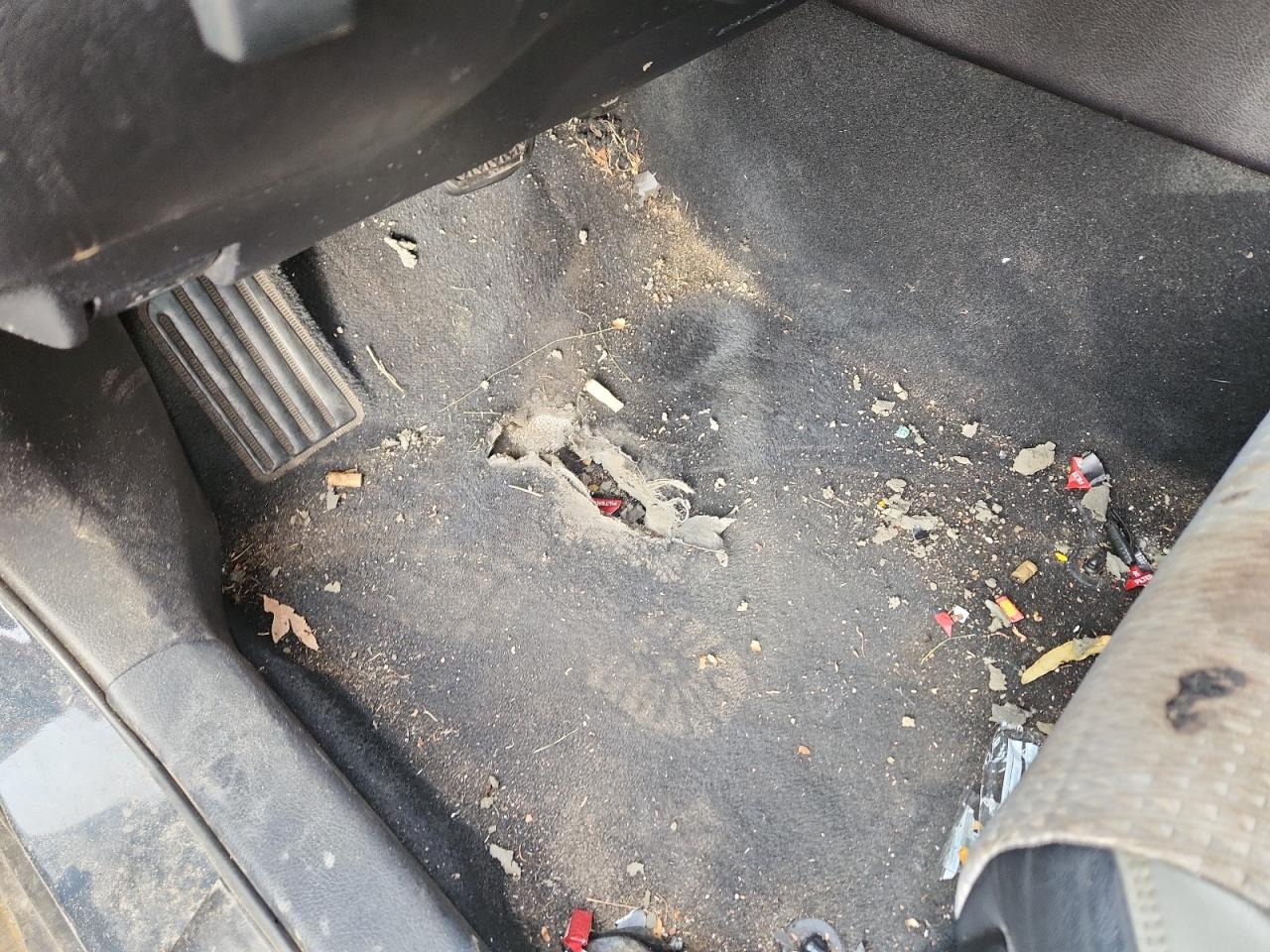 2015 Toyota Camry Le Черный vin: 4T1BF1FK7FU010592 Damage: Left Front Carpet, Torn, > 12 Inches