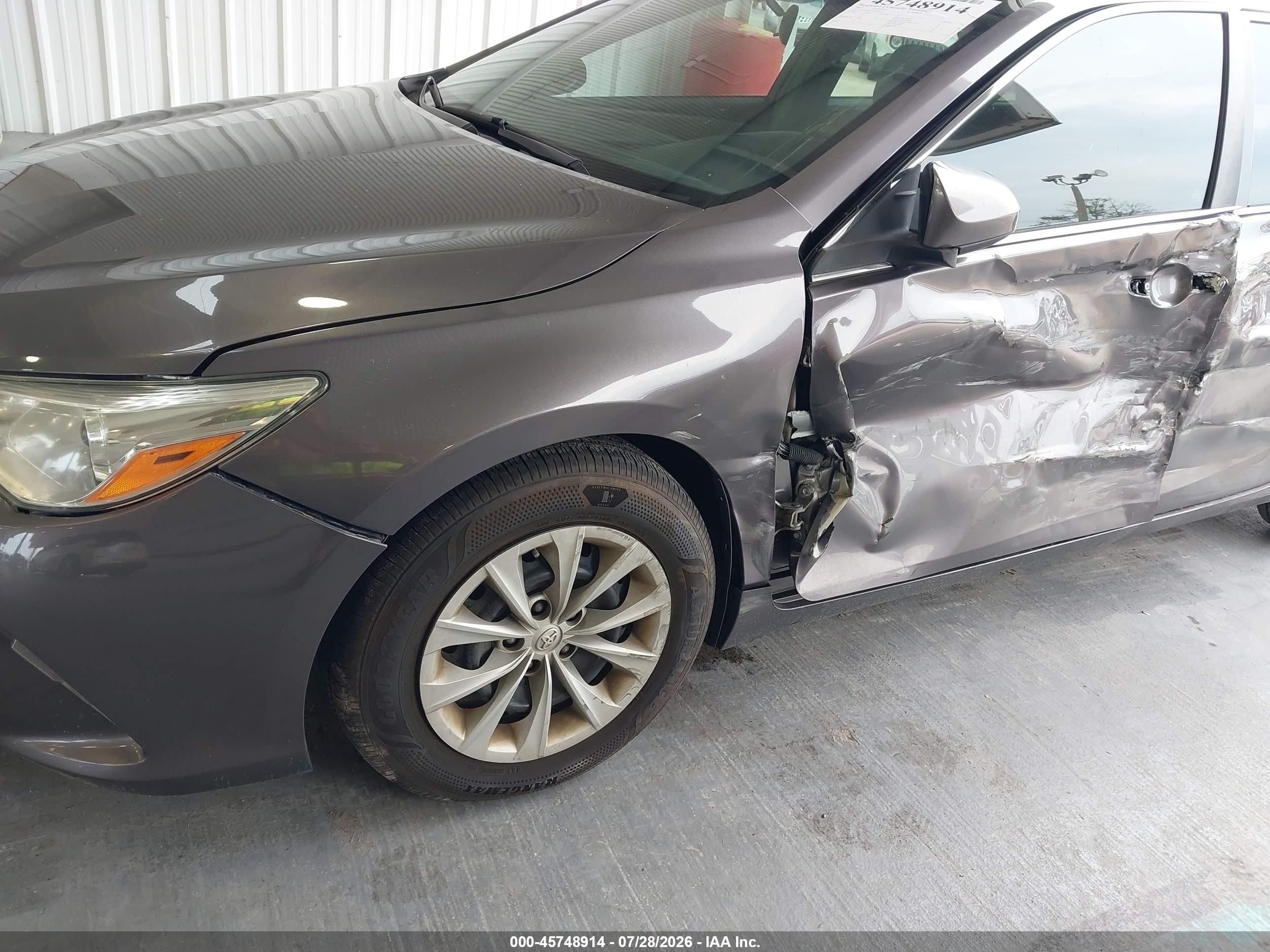 2015 Toyota Camry Le Gray vin: 4T1BF1FK7FU027070