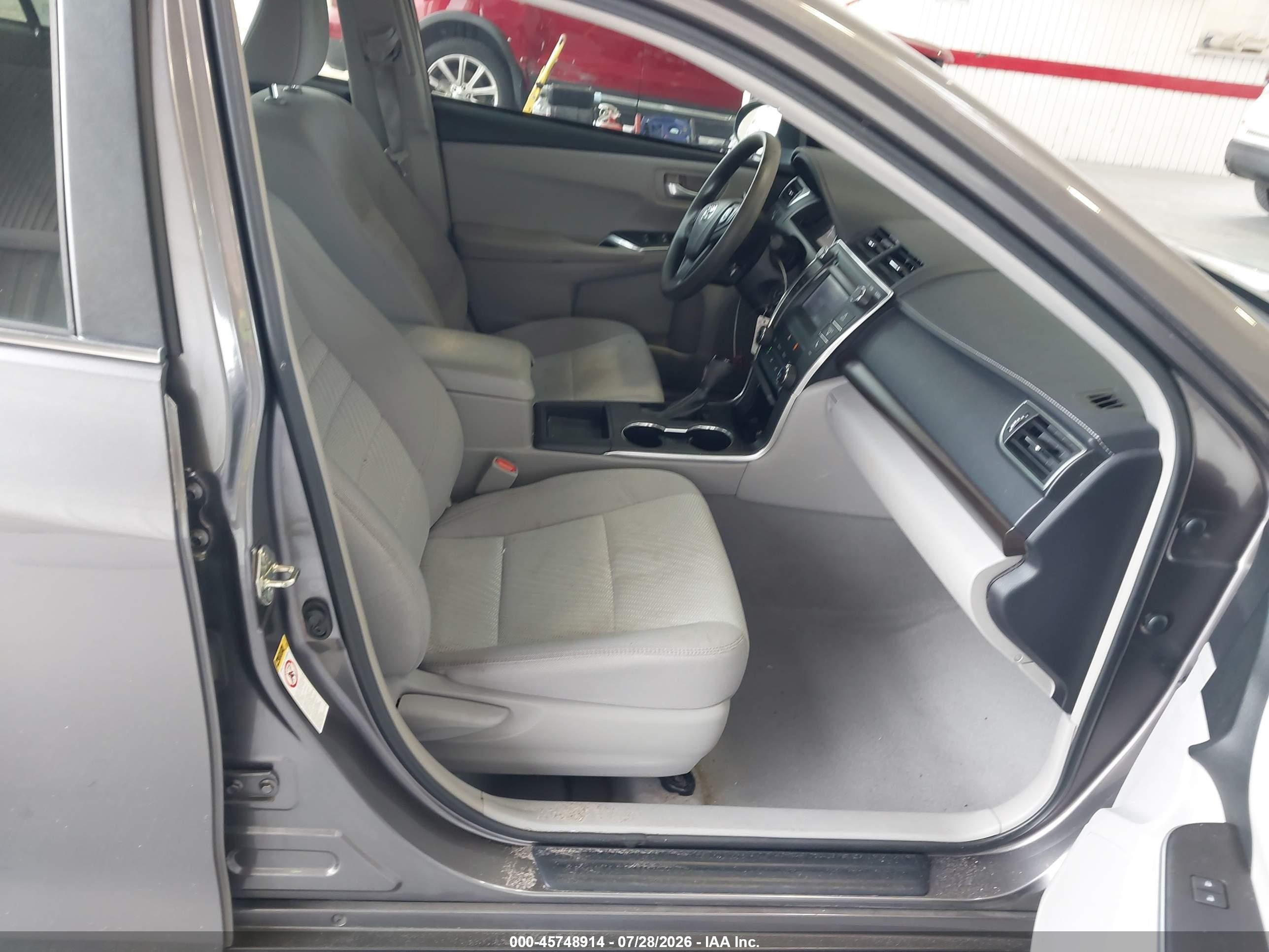 2015 Toyota Camry Le Gray vin: 4T1BF1FK7FU027070