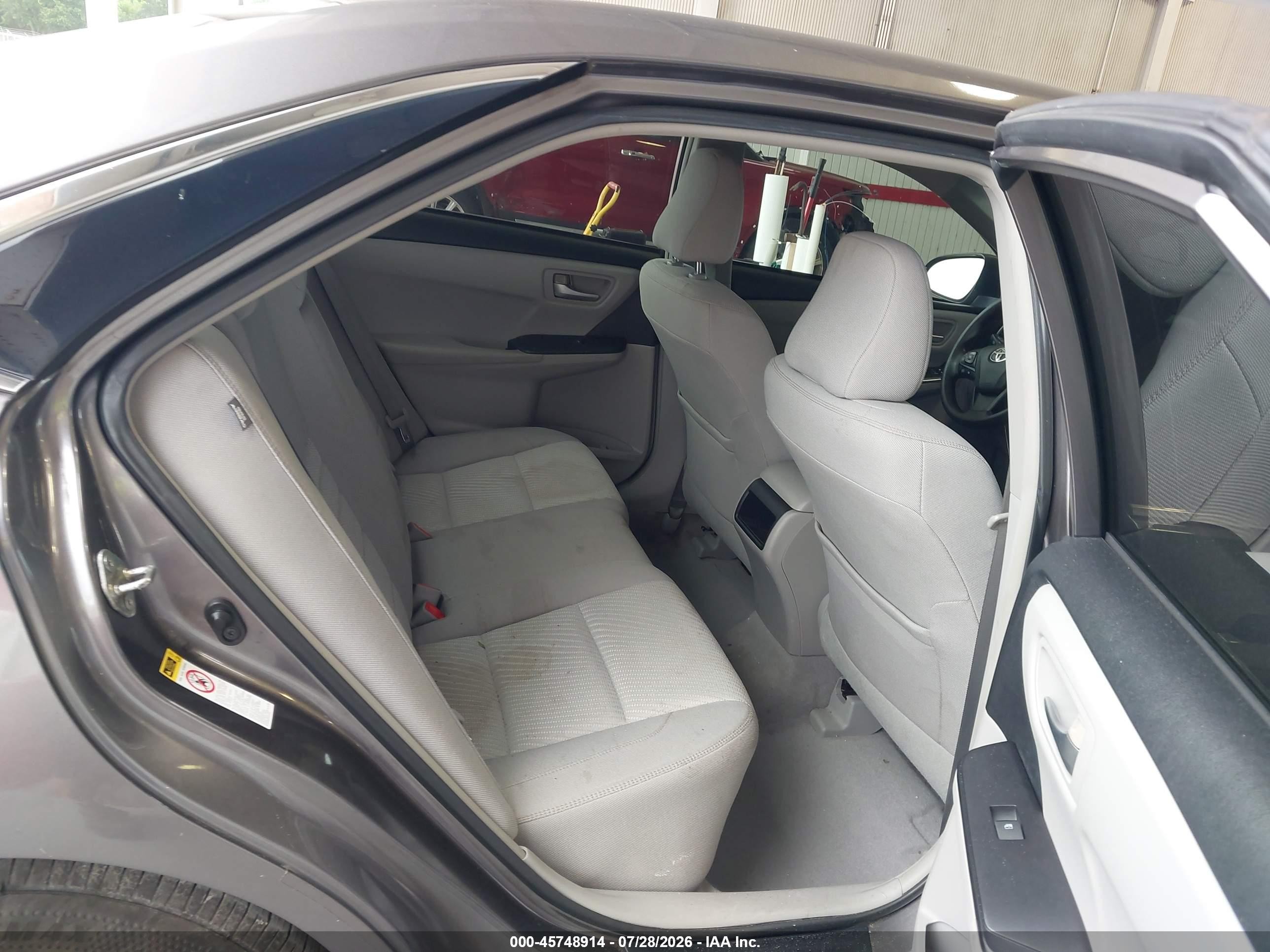 2015 Toyota Camry Le Gray vin: 4T1BF1FK7FU027070