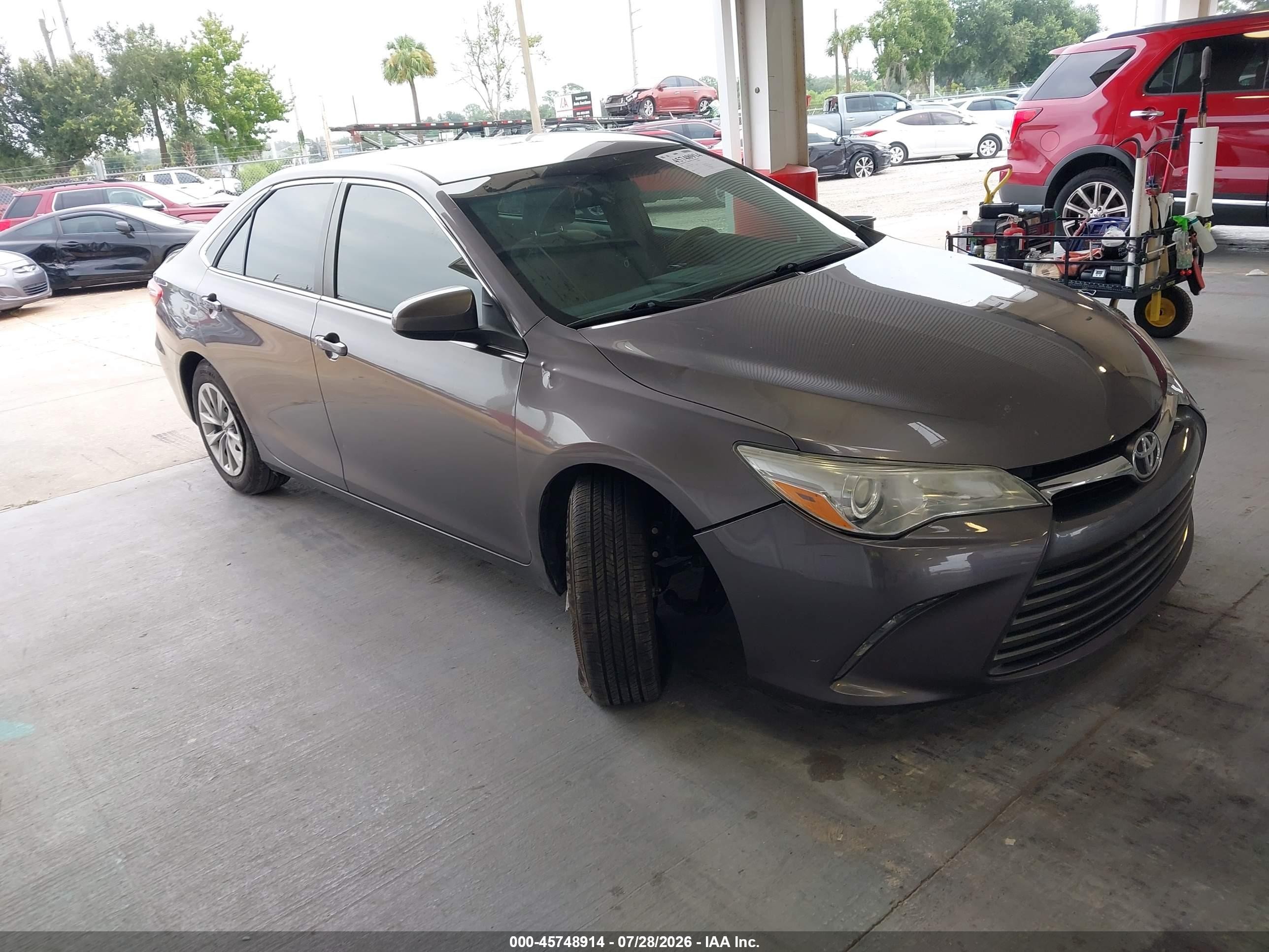 2015 Toyota Camry Le Gray vin: 4T1BF1FK7FU027070