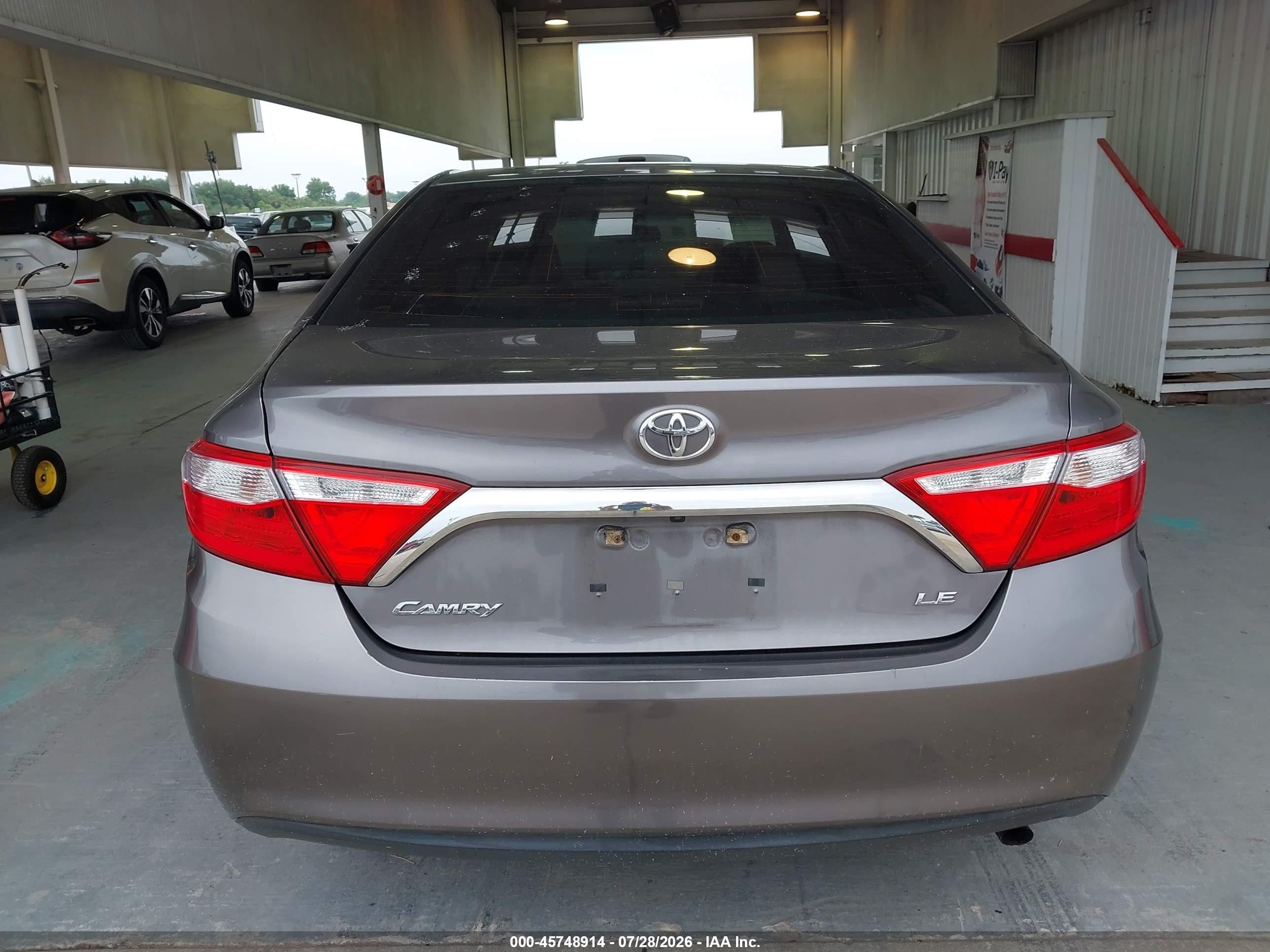2015 Toyota Camry Le Gray vin: 4T1BF1FK7FU027070