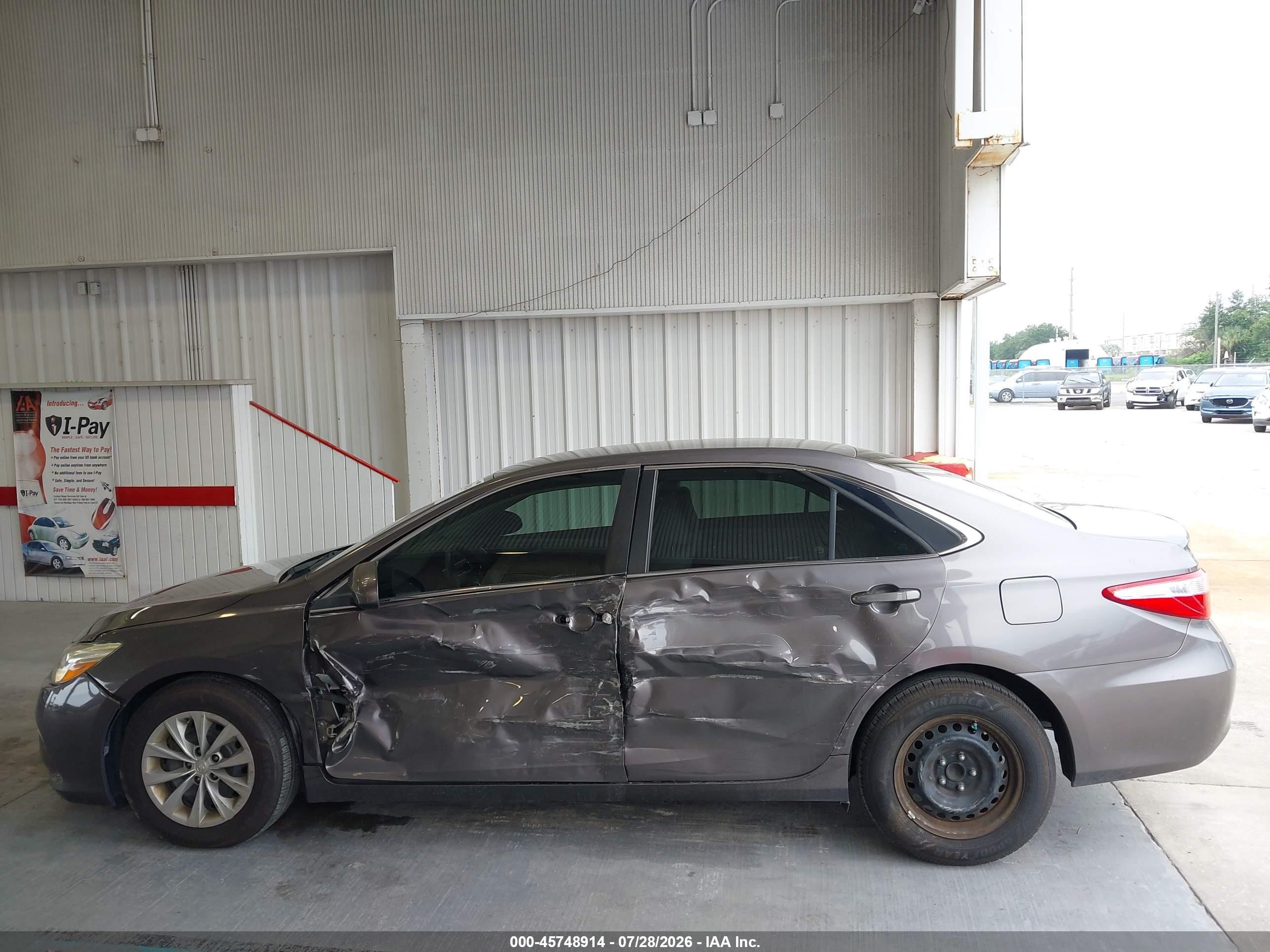 2015 Toyota Camry Le Gray vin: 4T1BF1FK7FU027070