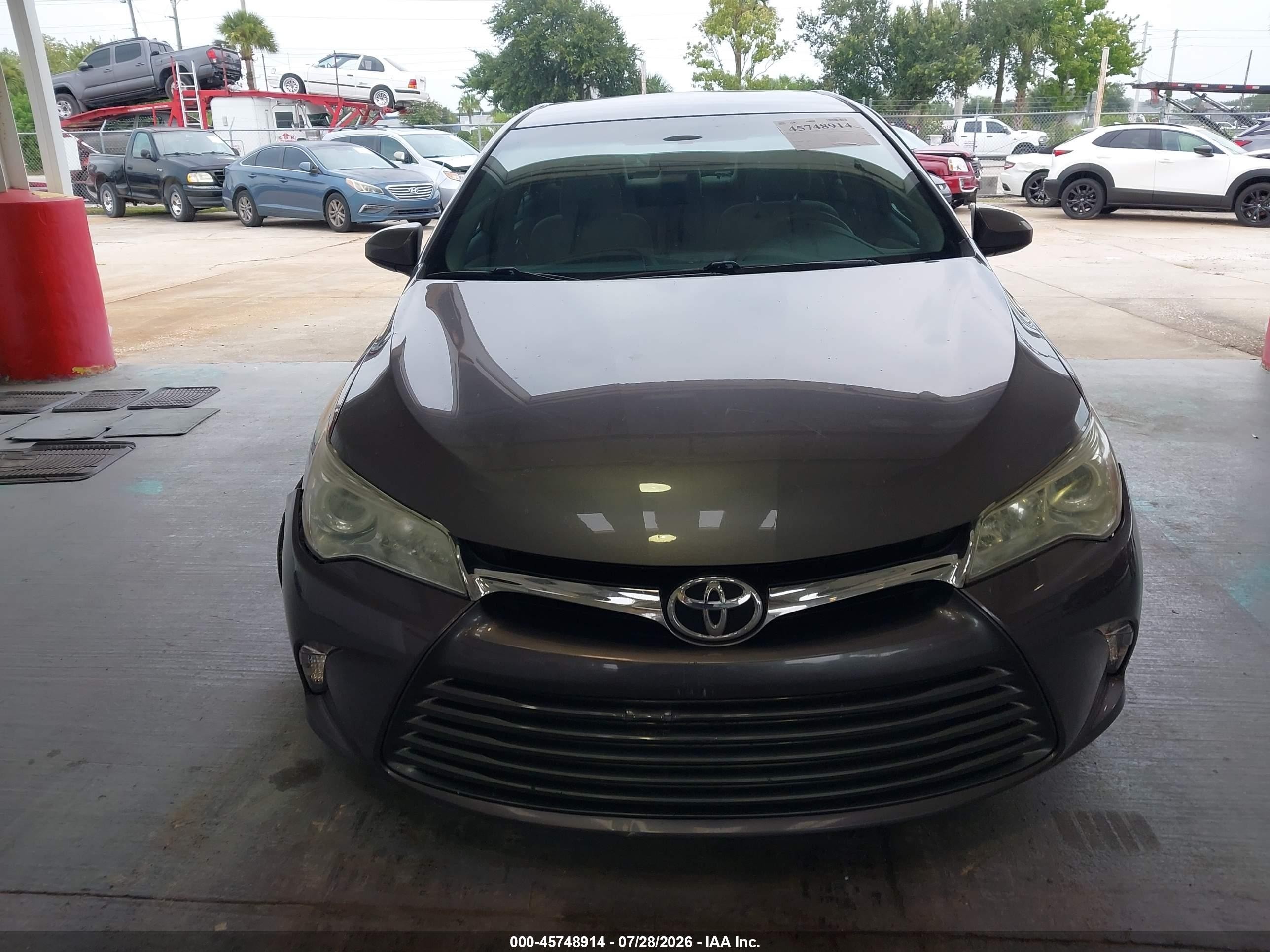 2015 Toyota Camry Le Gray vin: 4T1BF1FK7FU027070