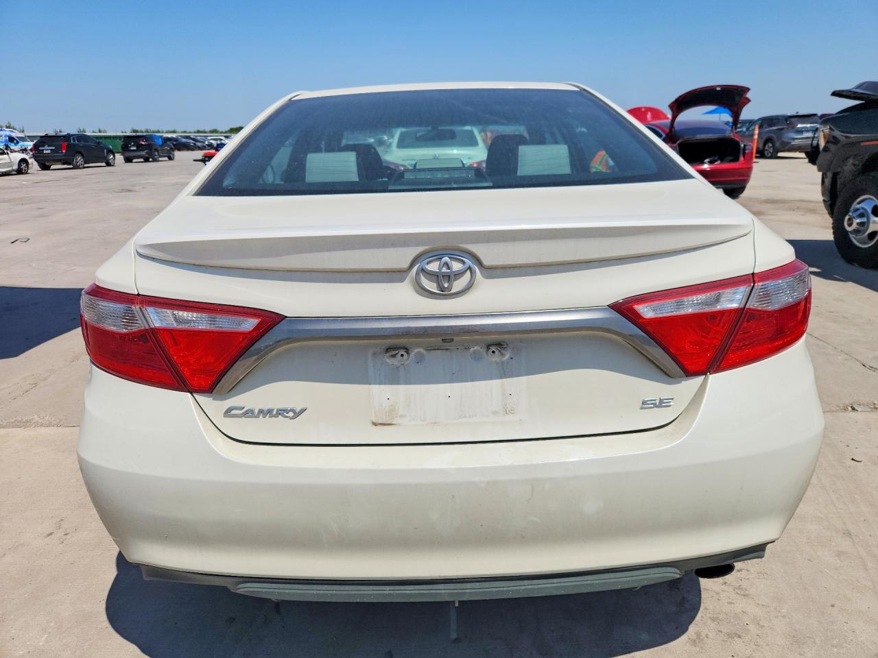 2015 Toyota Camry Se White vin: 4T1BF1FK7FU064409