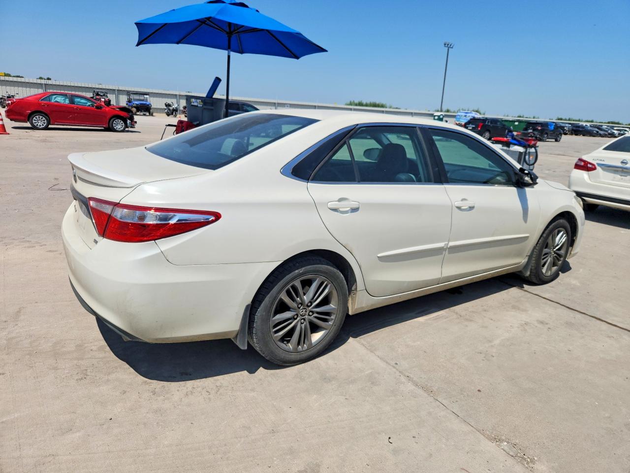 2015 Toyota Camry Se White vin: 4T1BF1FK7FU064409