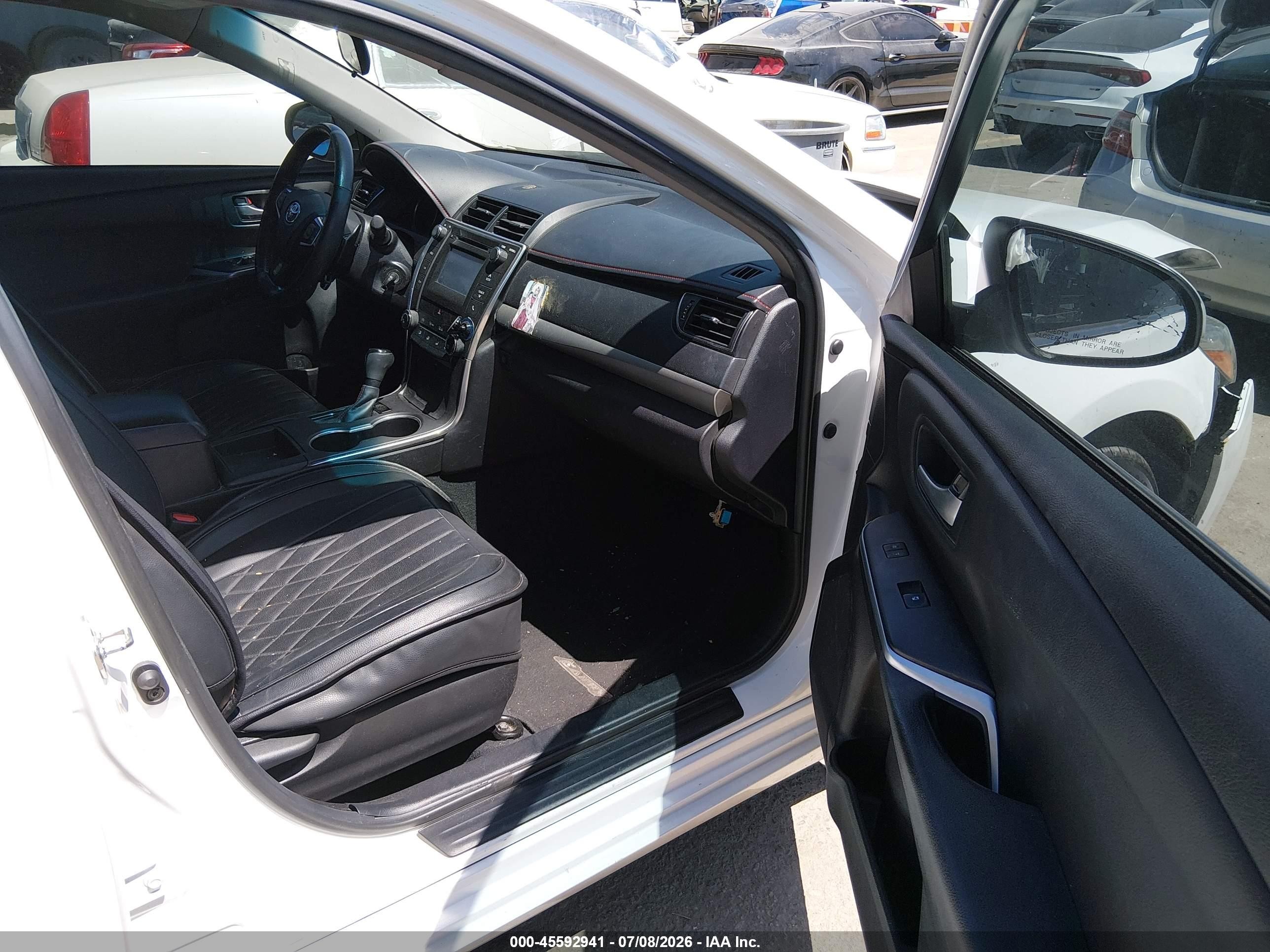 2015 Toyota Camry Se White vin: 4T1BF1FK7FU071537