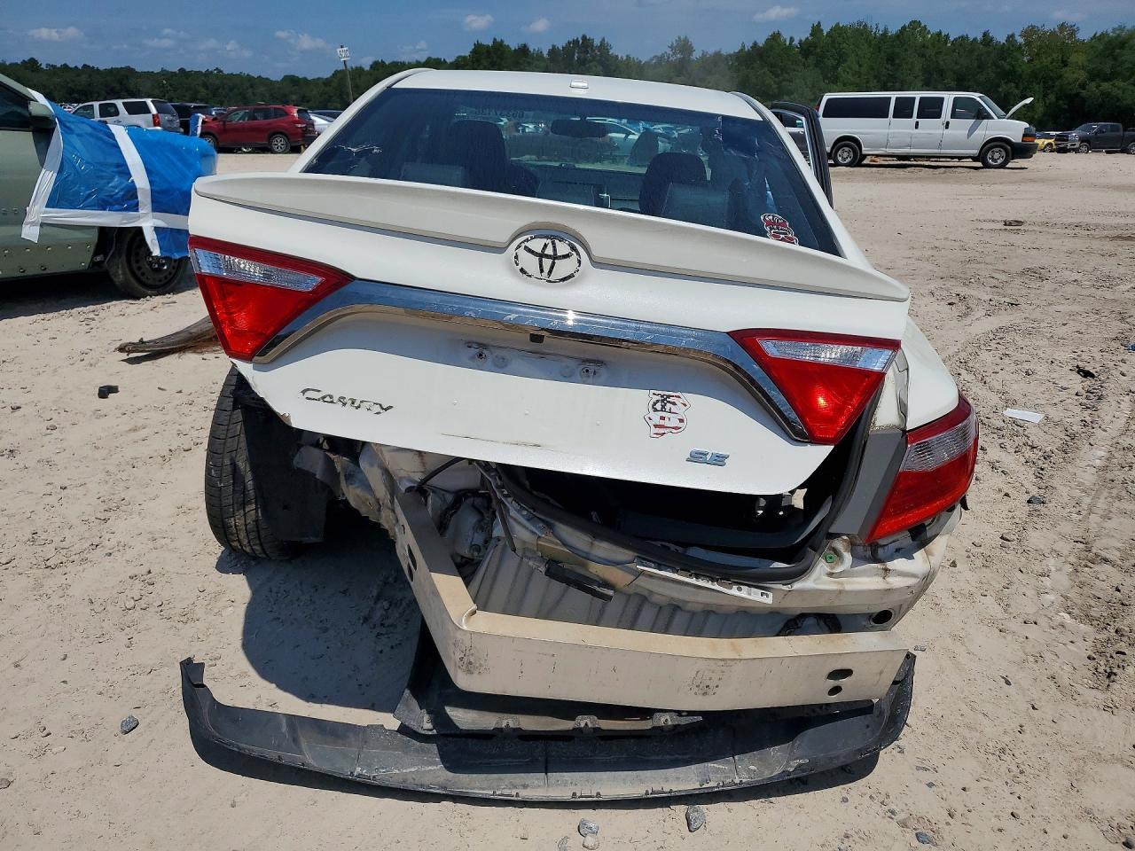 2015 Toyota Camry Se White vin: 4T1BF1FK7FU085440
