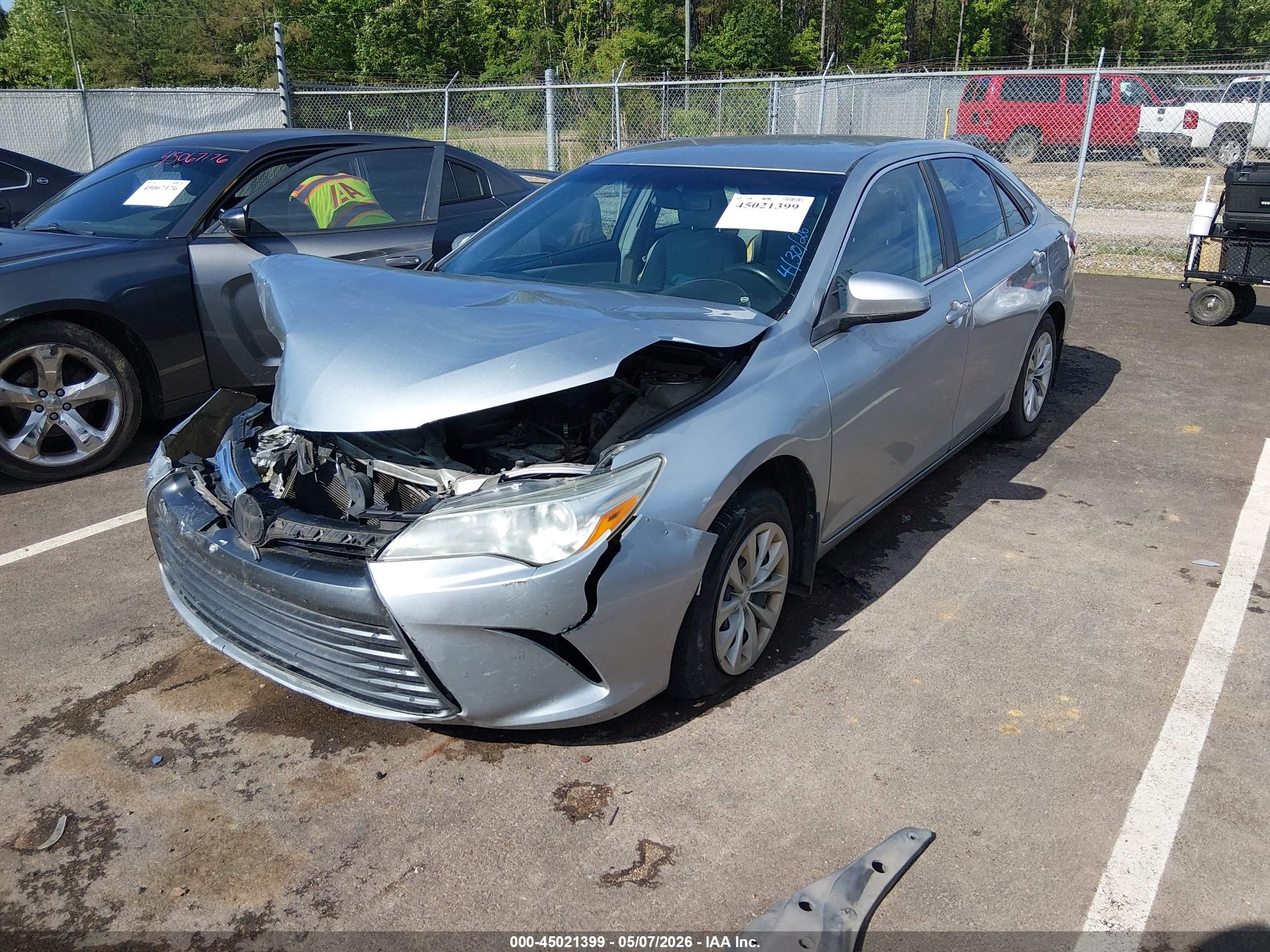 2015 Toyota Camry Le Серебряный vin: 4T1BF1FK7FU087527
