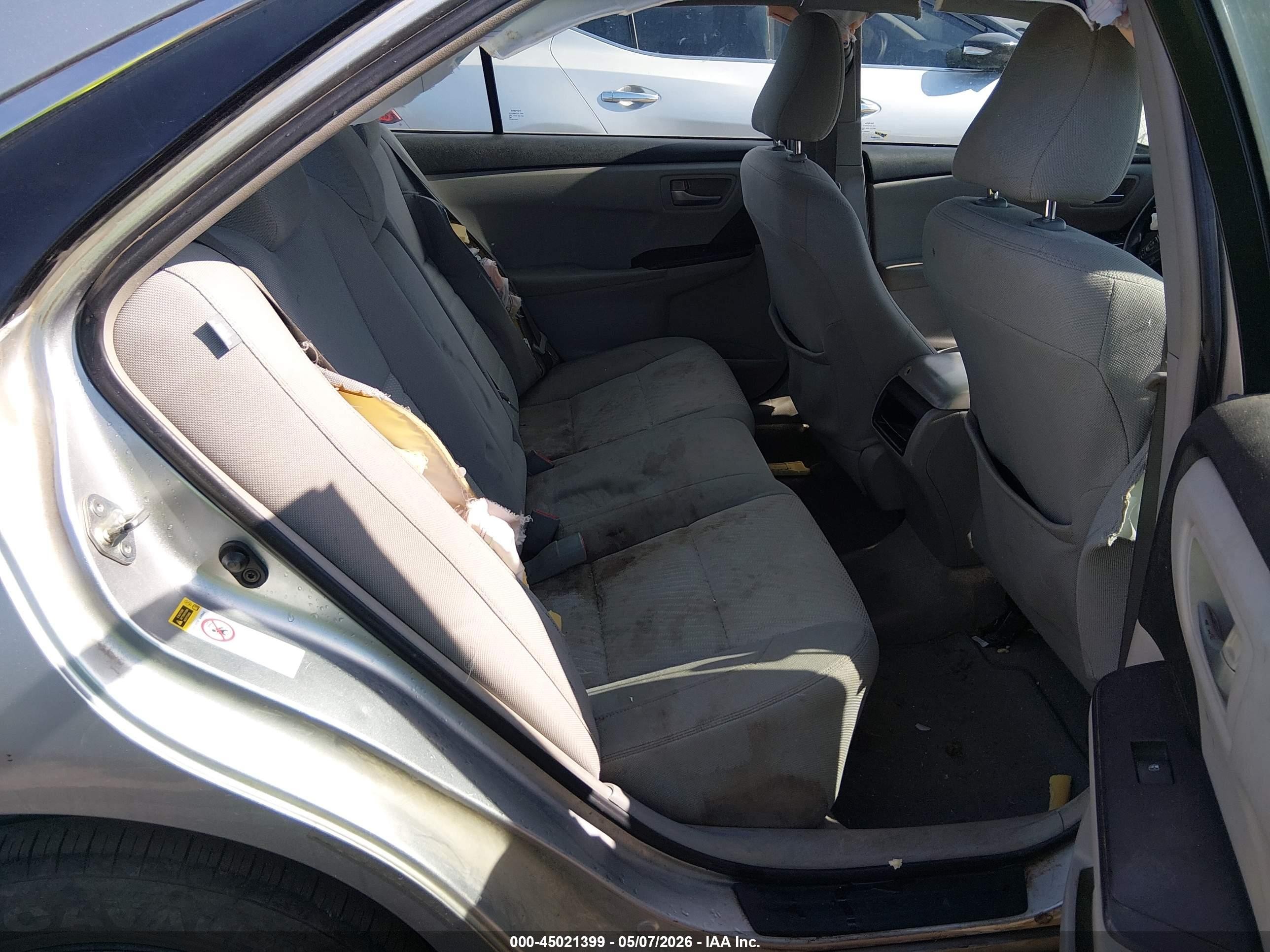 2015 Toyota Camry Le Серебряный vin: 4T1BF1FK7FU087527