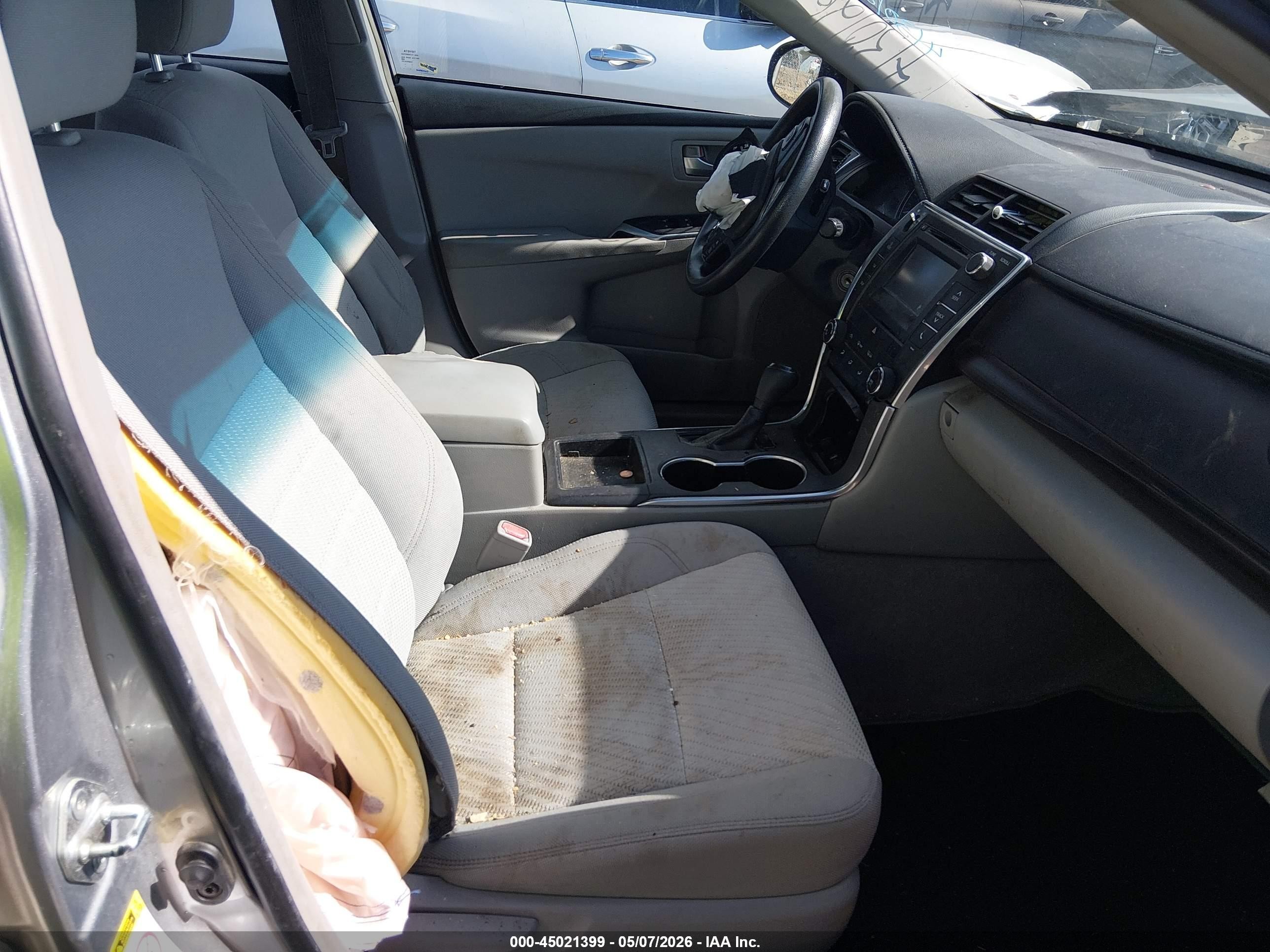 2015 Toyota Camry Le Серебряный vin: 4T1BF1FK7FU087527
