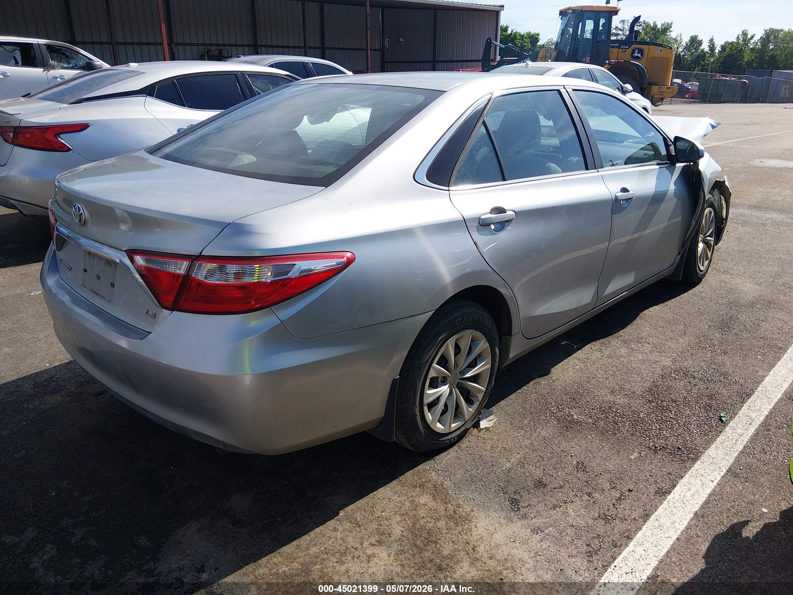 2015 Toyota Camry Le Серебряный vin: 4T1BF1FK7FU087527