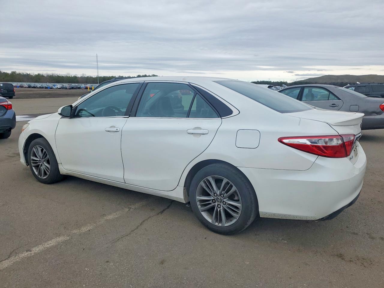 2015 Toyota Camry Se White vin: 4T1BF1FK7FU476510