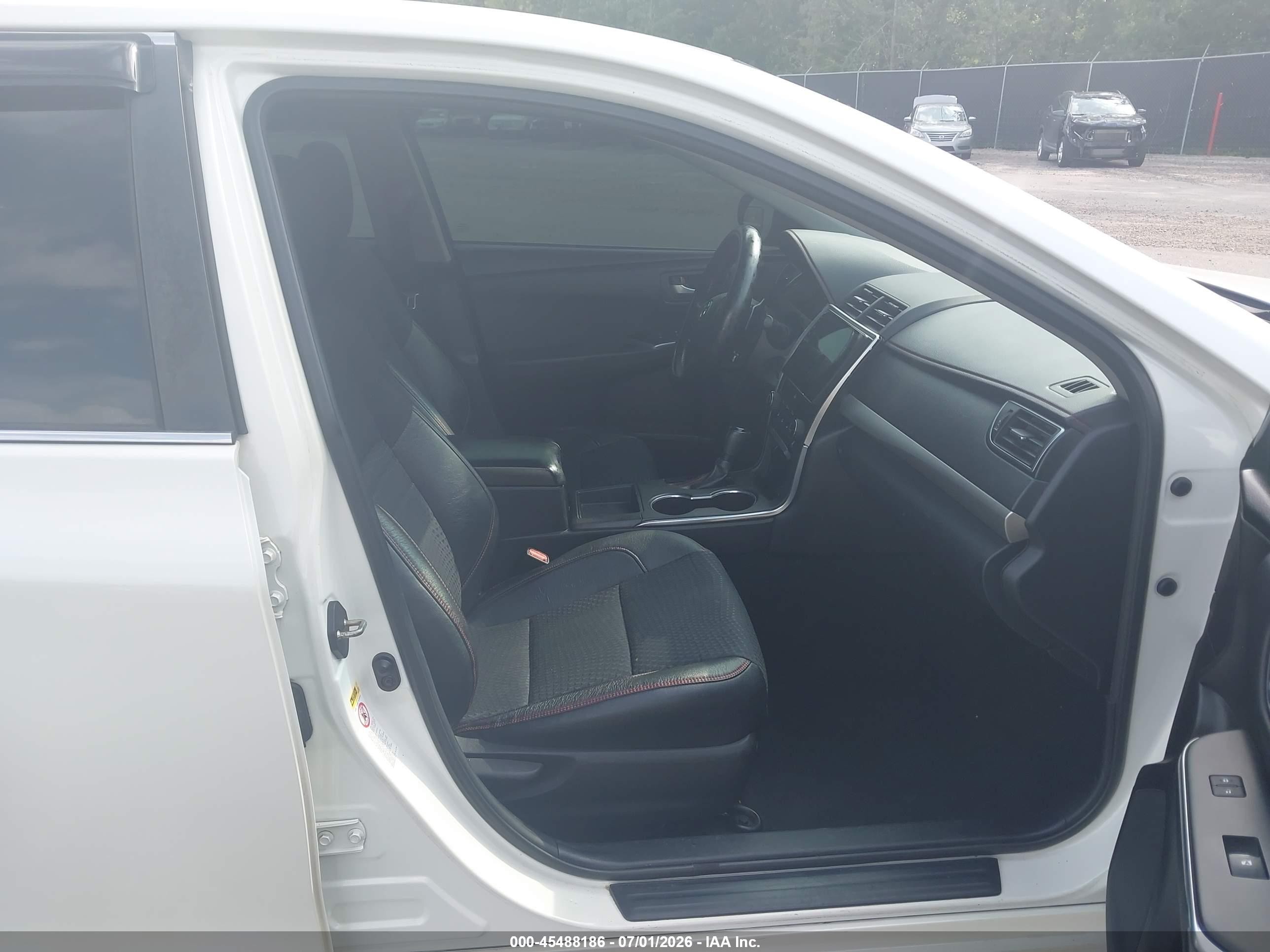 2015 Toyota Camry Se Белый vin: 4T1BF1FK7FU477995